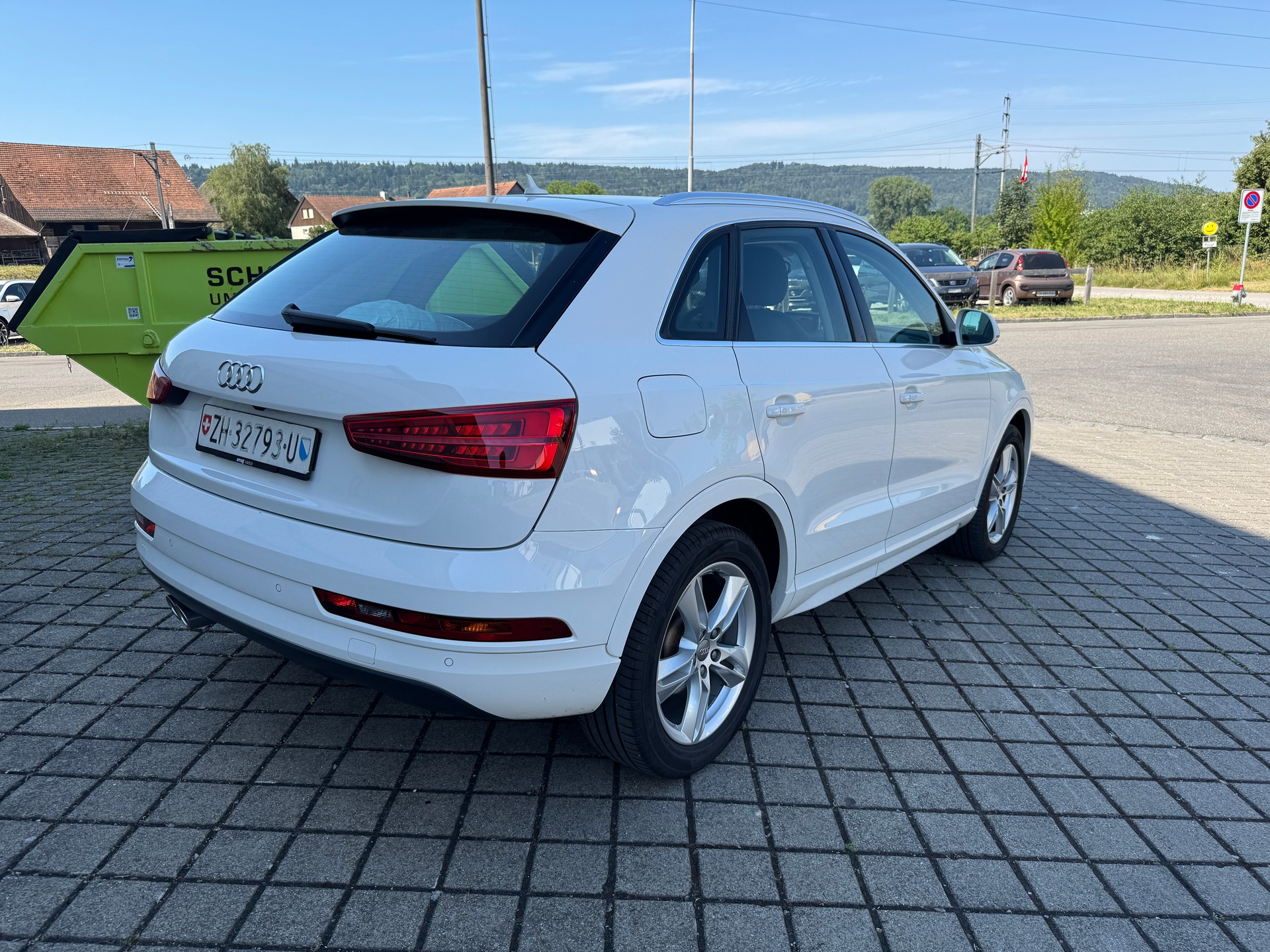 AUDI Q3 2.0 TDI design quattro S-tronic-image-5
