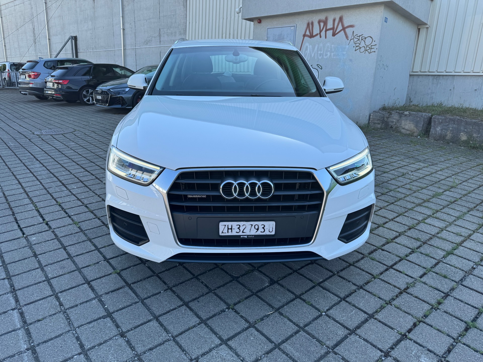 AUDI Q3 2.0 TDI design quattro S-tronic-image-0