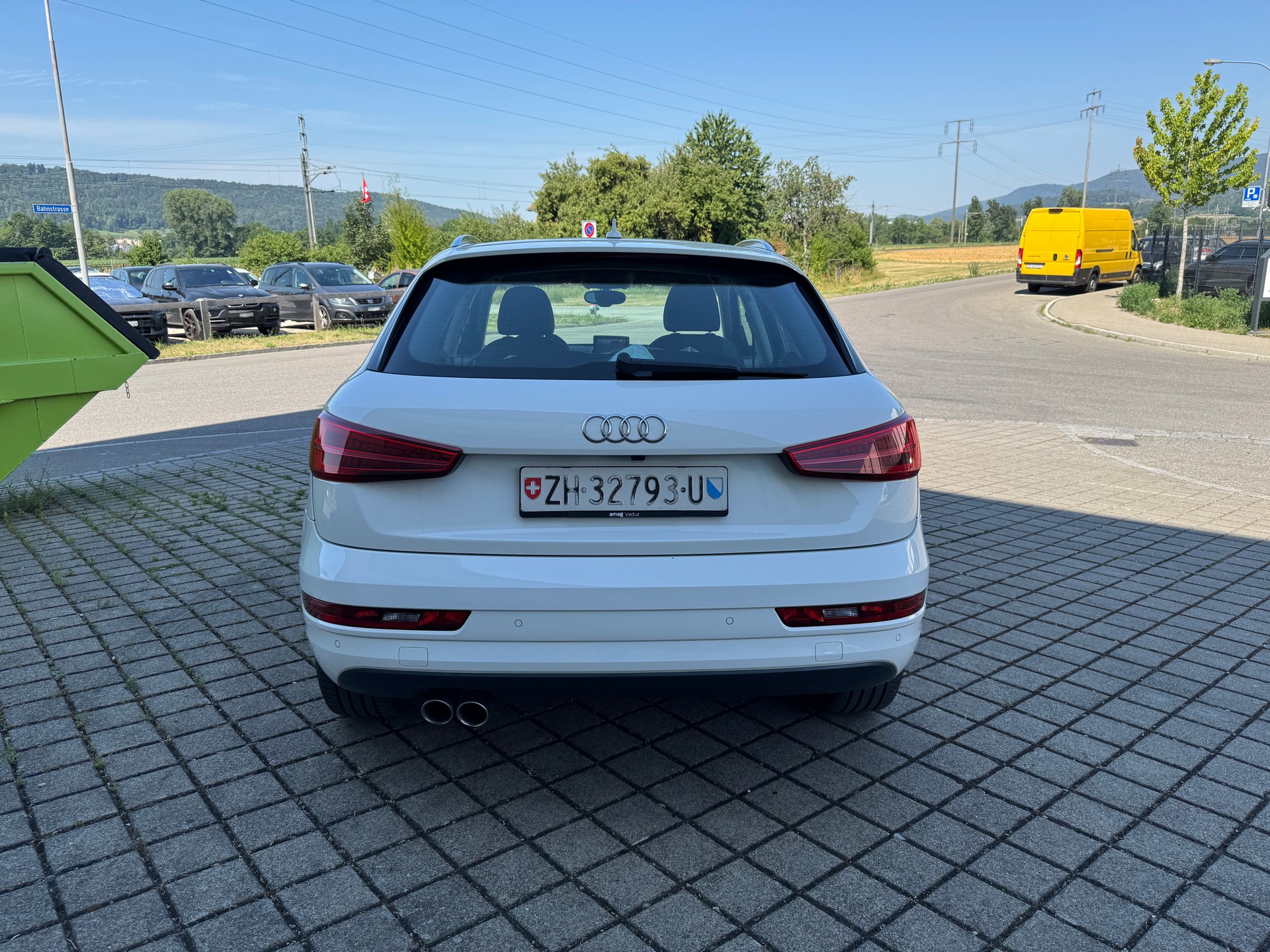 AUDI Q3 2.0 TDI design quattro S-tronic-image-3
