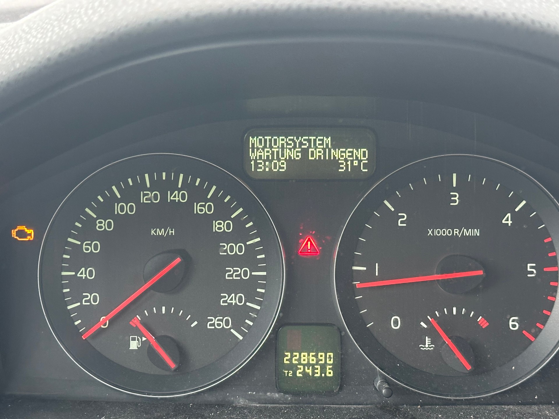 VOLVO C30 1.6D DRIVe Momentum-image-8