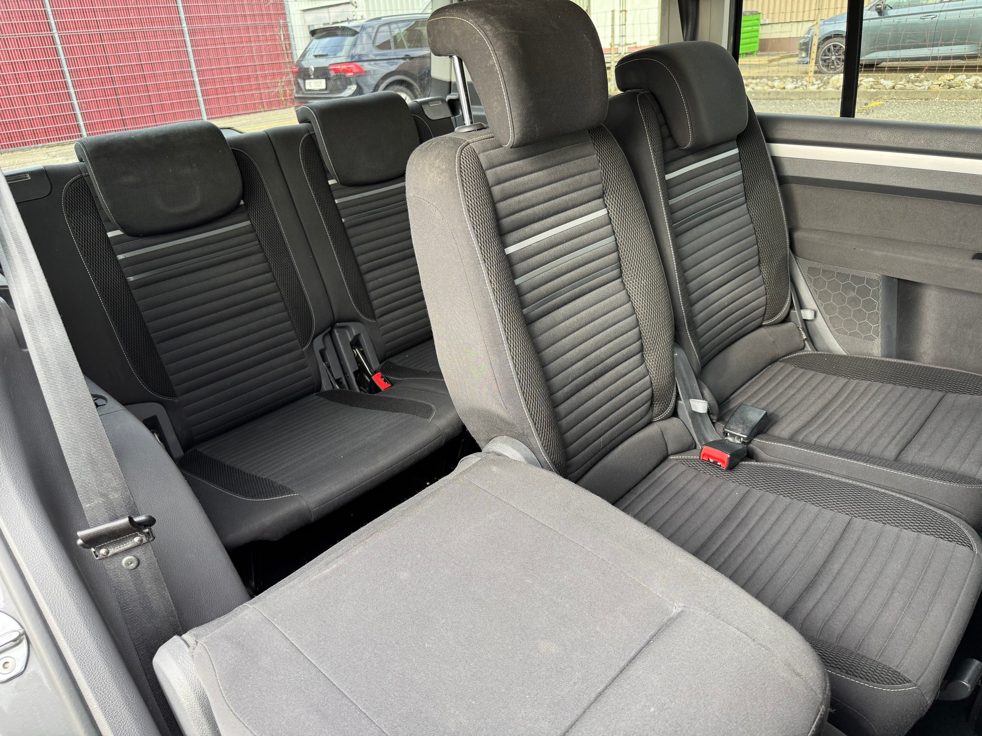 VW Touran 2.0 TDI Highline DSG-image-8