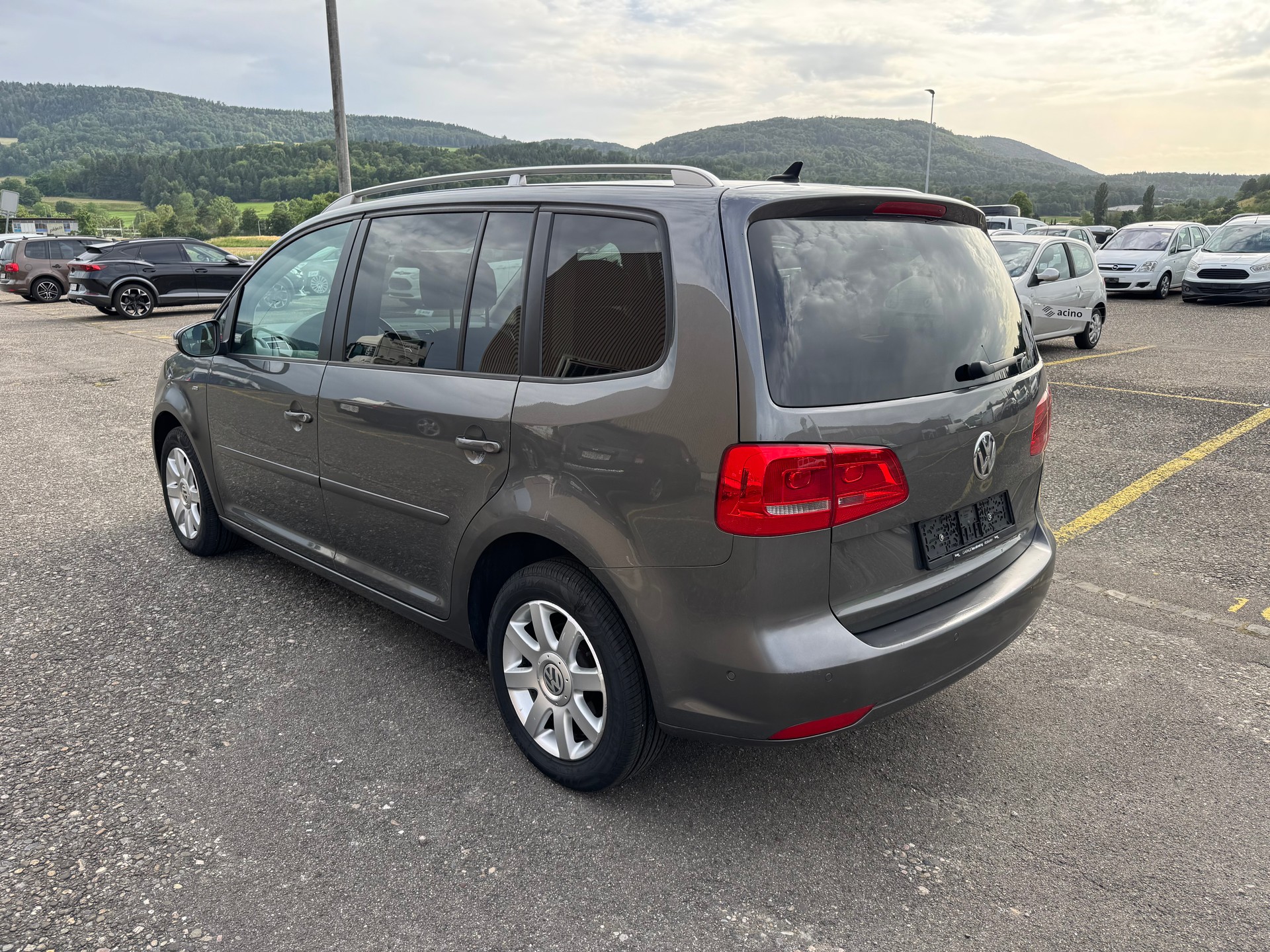 VW Touran 2.0 TDI Highline DSG-image-4