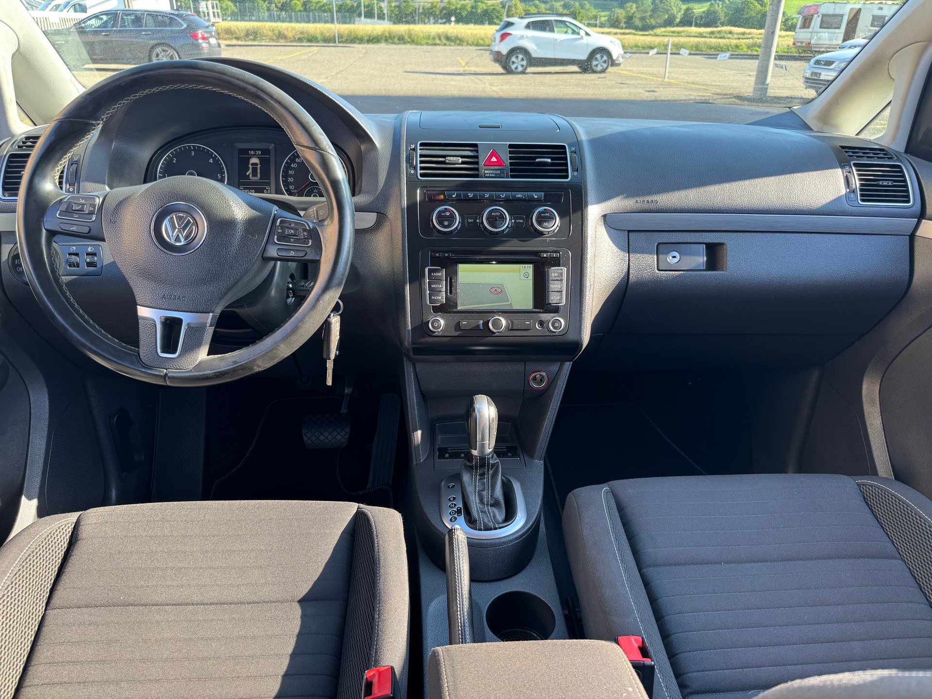 VW Touran 2.0 TDI Highline DSG-image-9