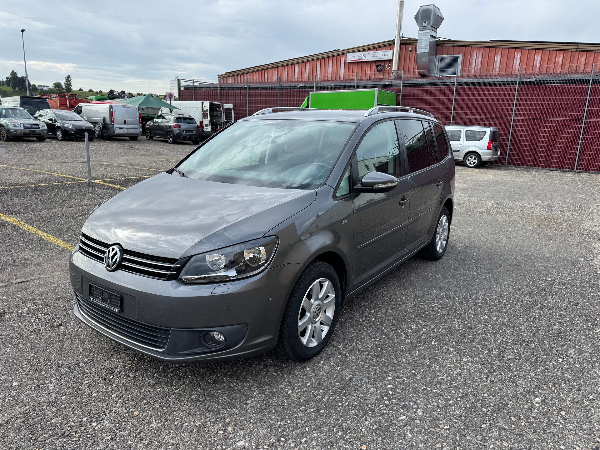 VW Touran 2.0 TDI Highline DSG-image-1