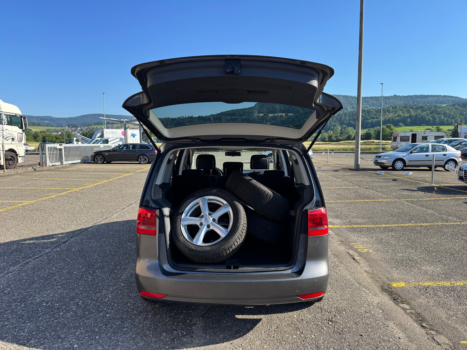 VW Touran 2.0 TDI Highline DSG-image-6