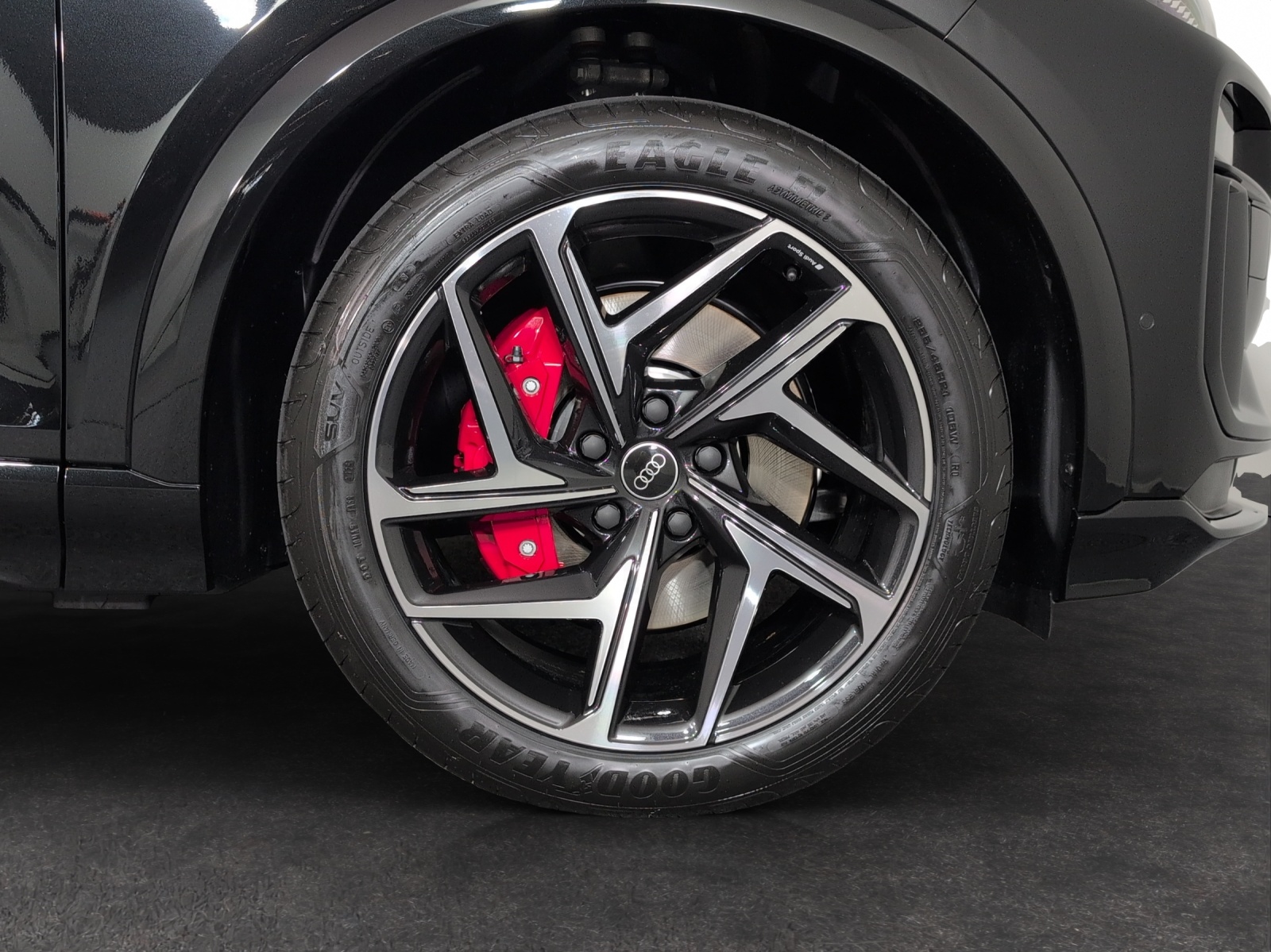 AUDI SQ6 e-tron quattro-image-4