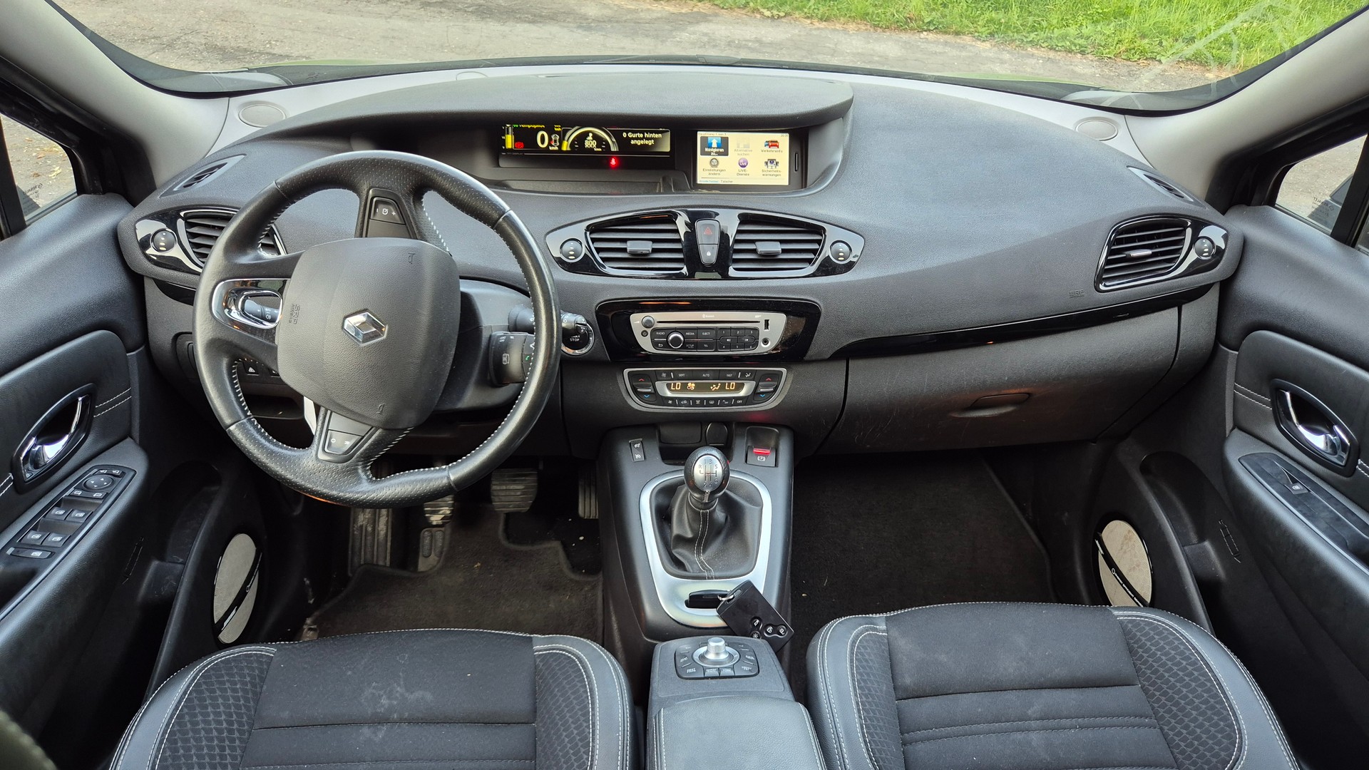 RENAULT Scénic 1.2 16V Turbo Swiss Edition-image-9