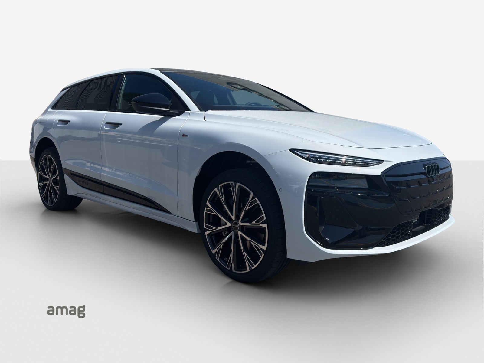 AUDI A6 Avant e-tron quattro-image-5