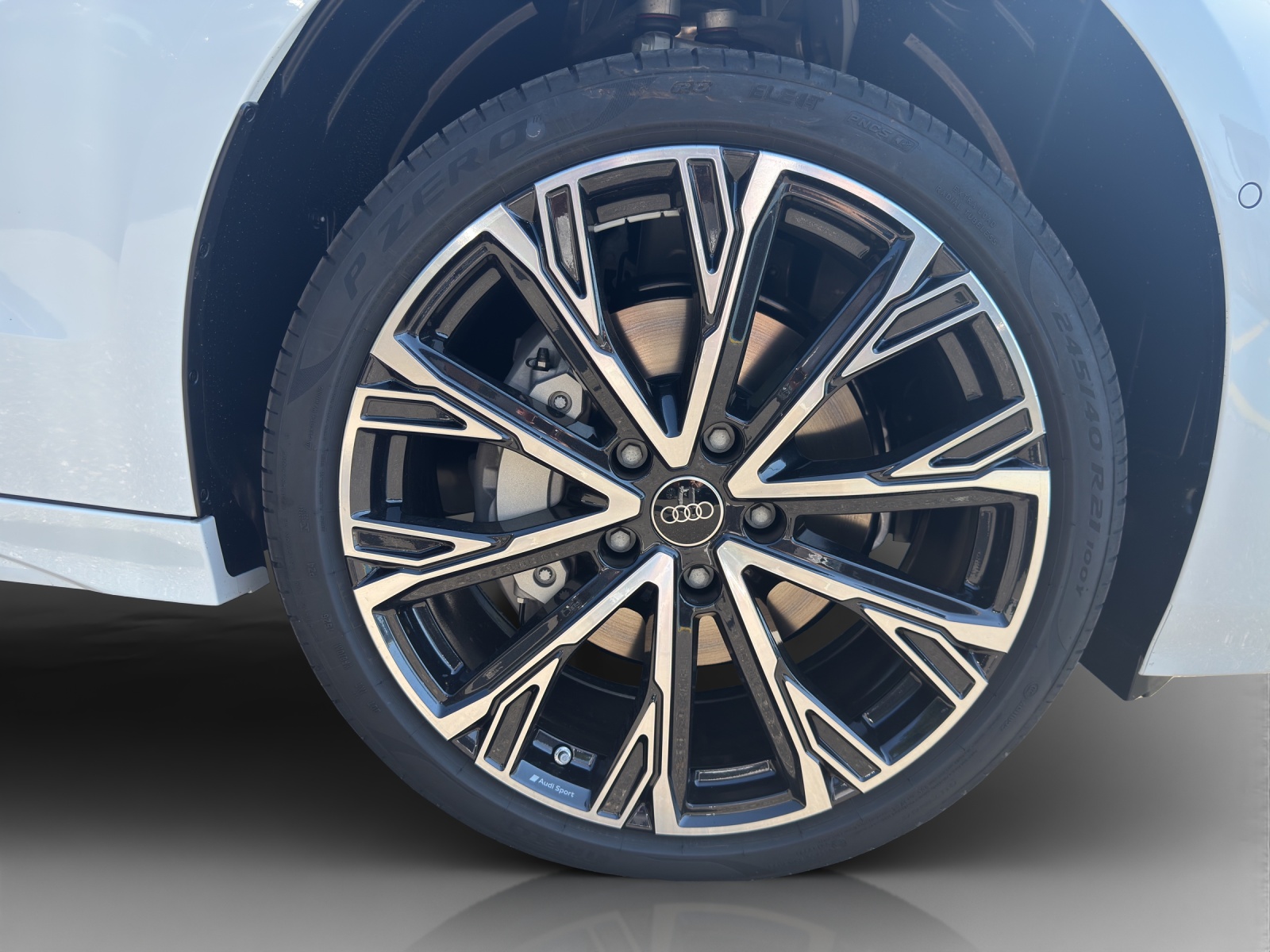 AUDI A6 Avant e-tron quattro-image-13