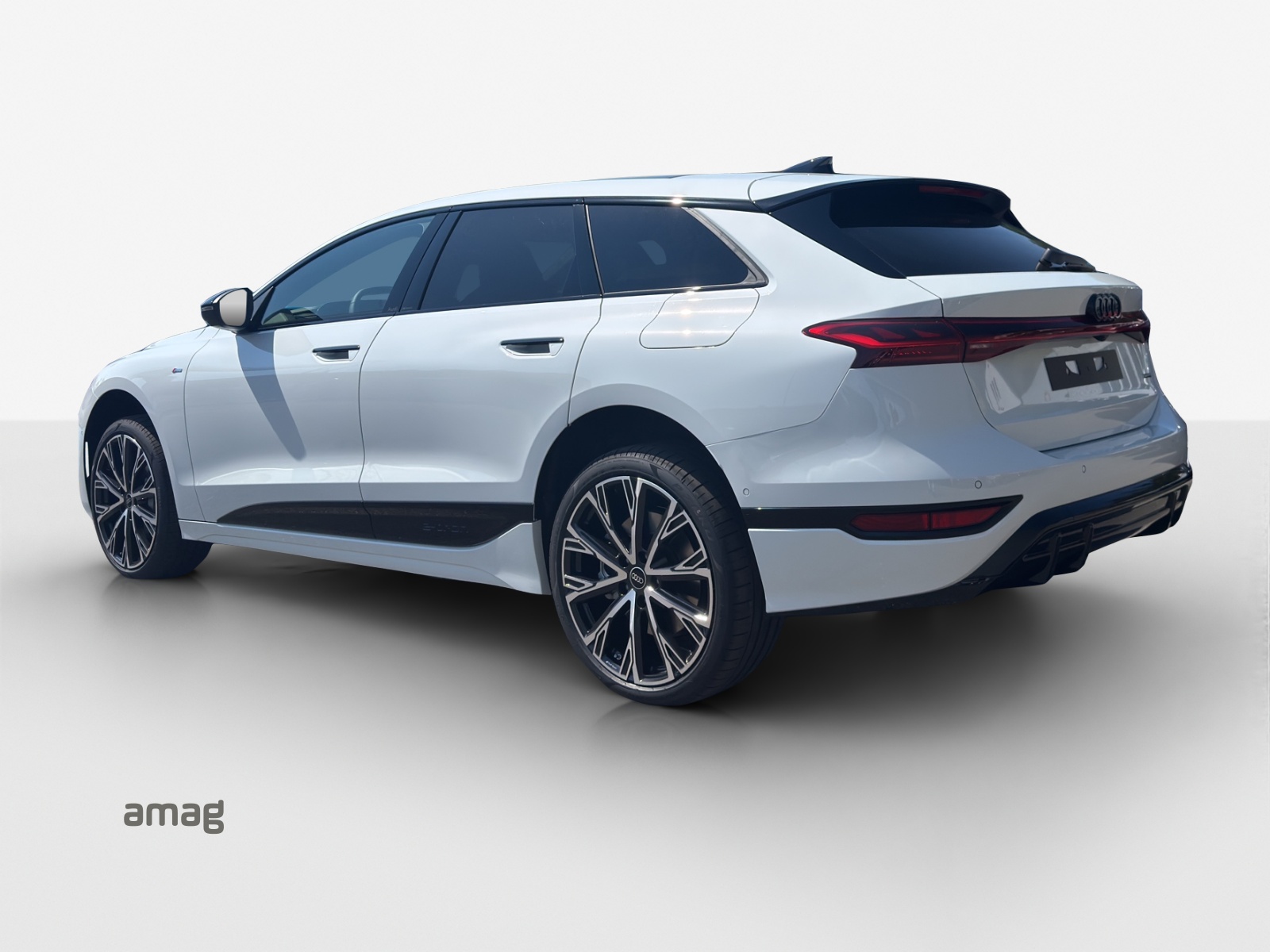 AUDI A6 Avant e-tron quattro-image-2