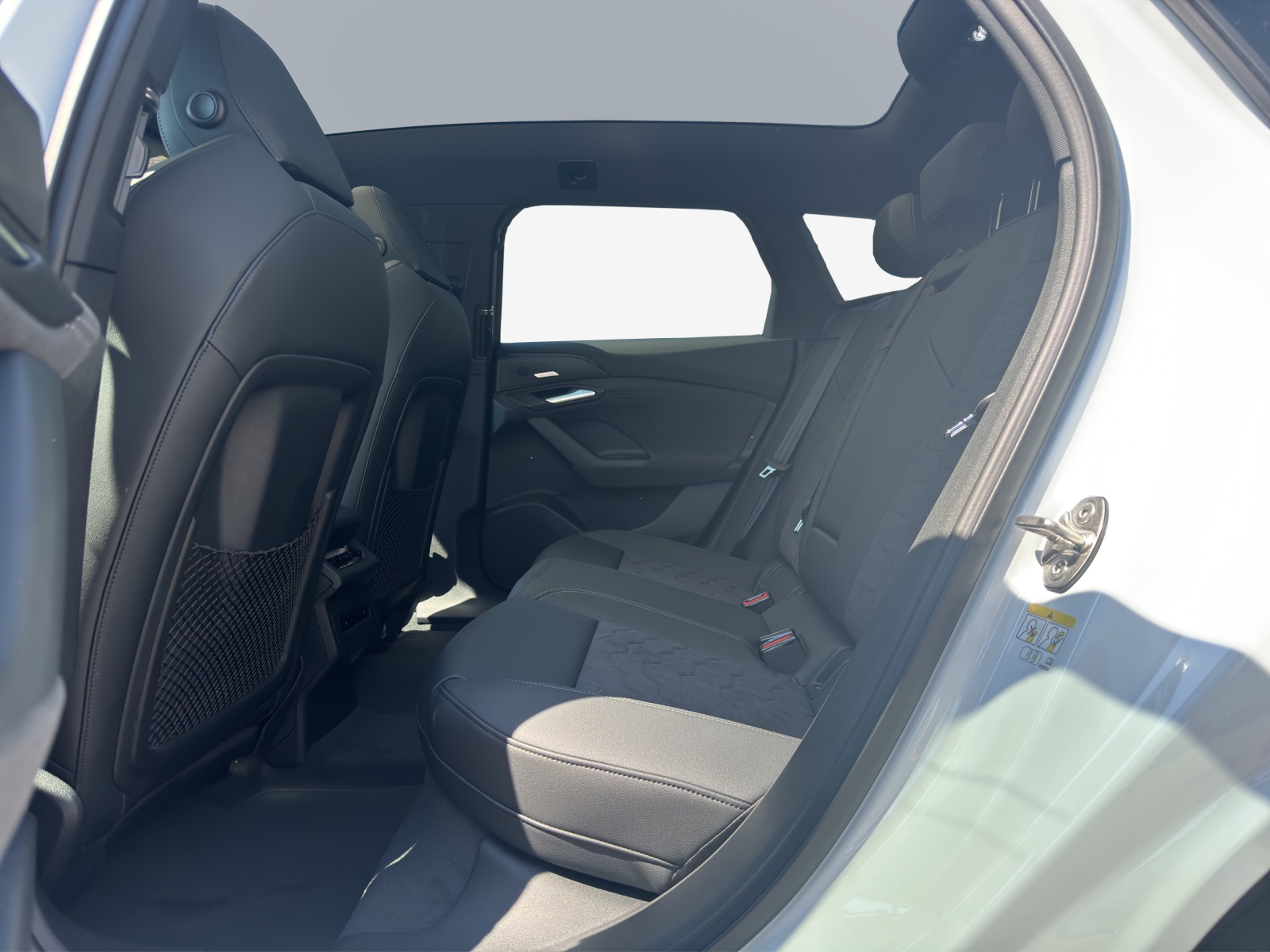 AUDI A6 Avant e-tron quattro-image-11