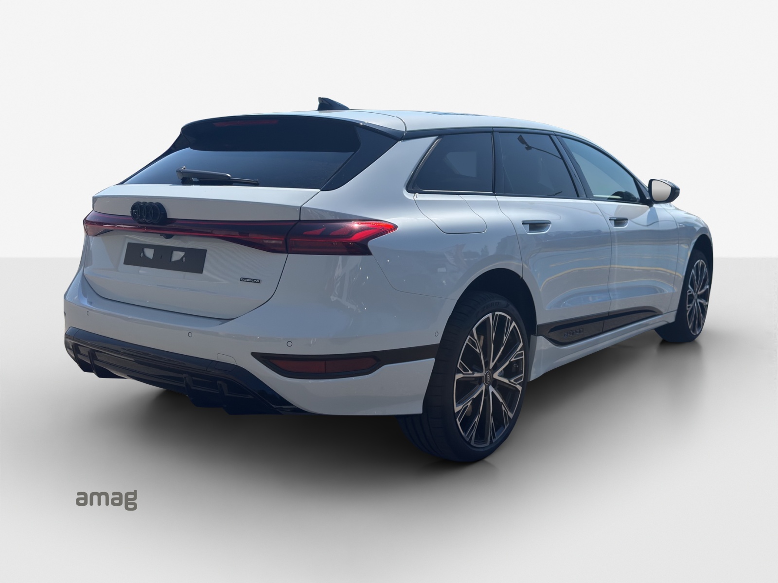 AUDI A6 Avant e-tron quattro-image-4