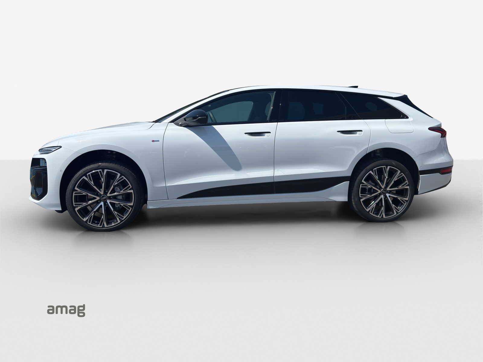 AUDI A6 Avant e-tron quattro-image-1