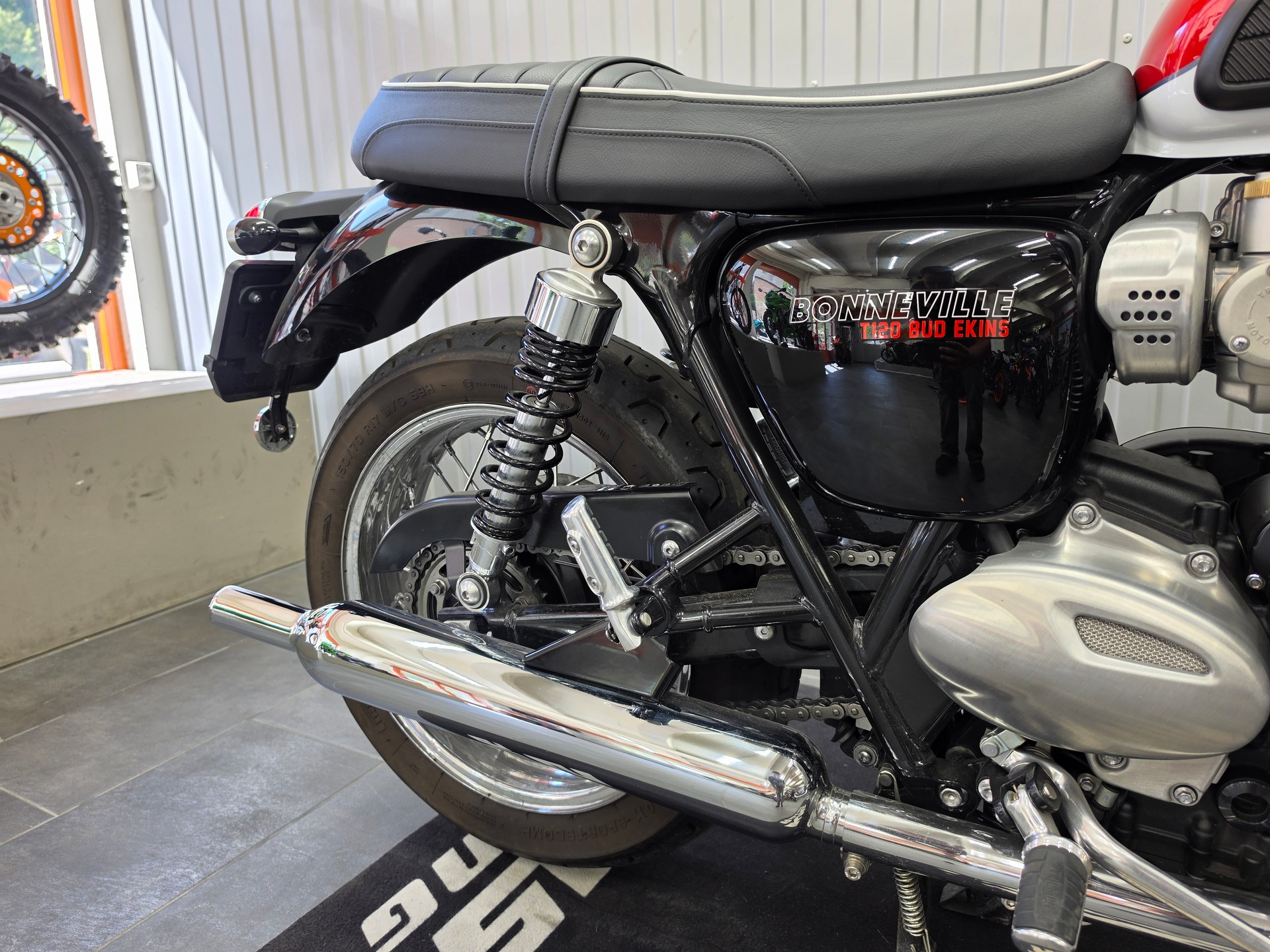 TRIUMPH Bonneville T120 ABS-showroom-element-3