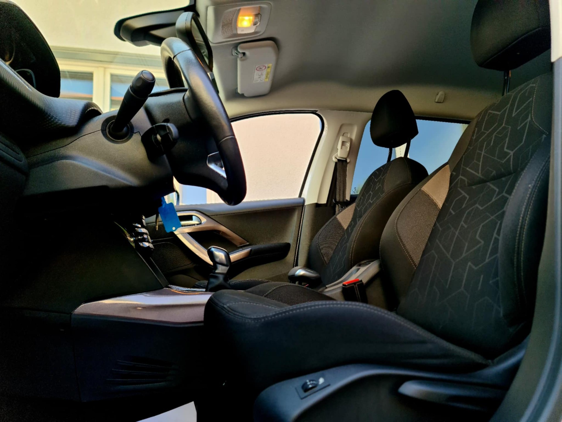 PEUGEOT 2008 1.2 PureTech Active-image-10