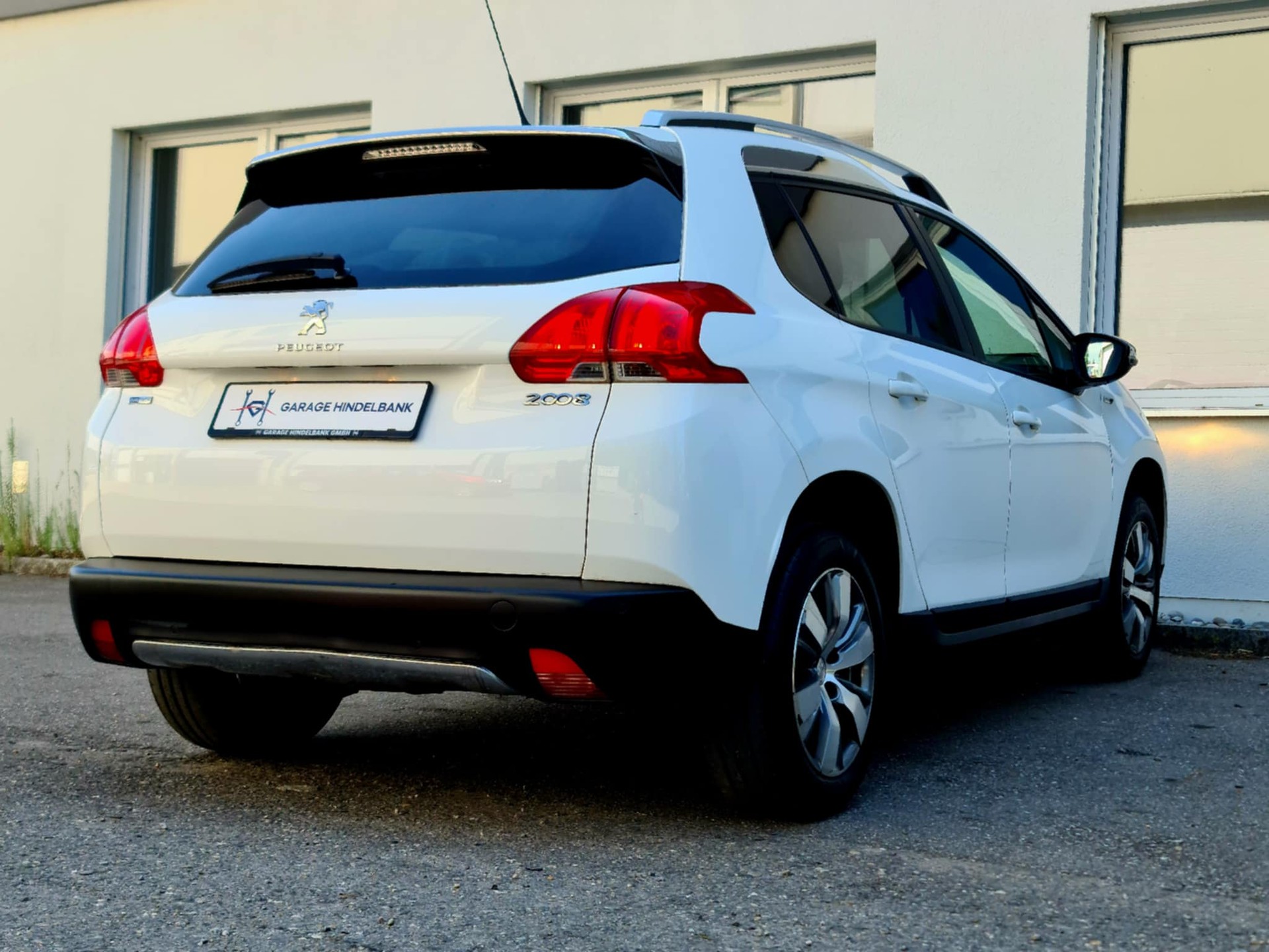 PEUGEOT 2008 1.2 PureTech Active-image-6