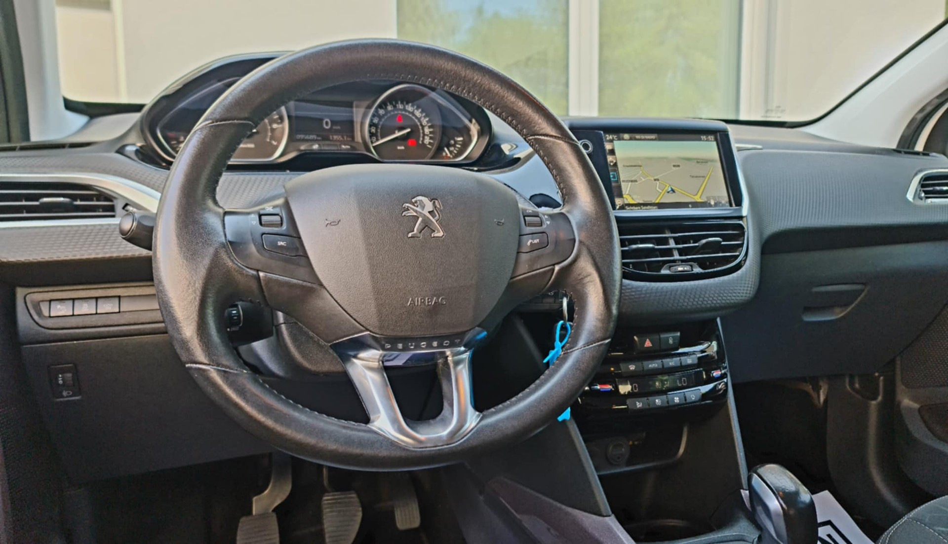 PEUGEOT 2008 1.2 PureTech Active-image-11