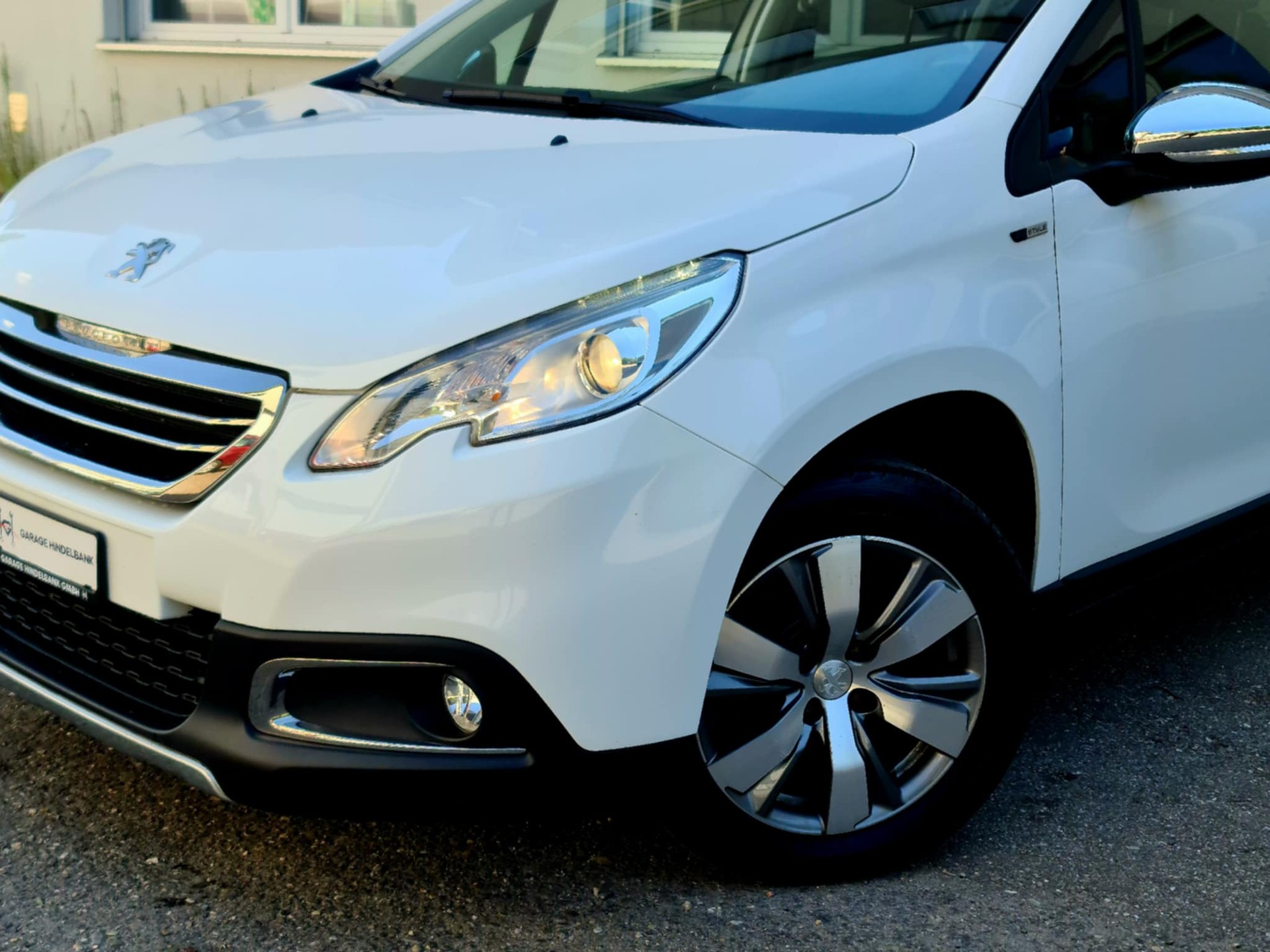 PEUGEOT 2008 1.2 PureTech Active-image-1