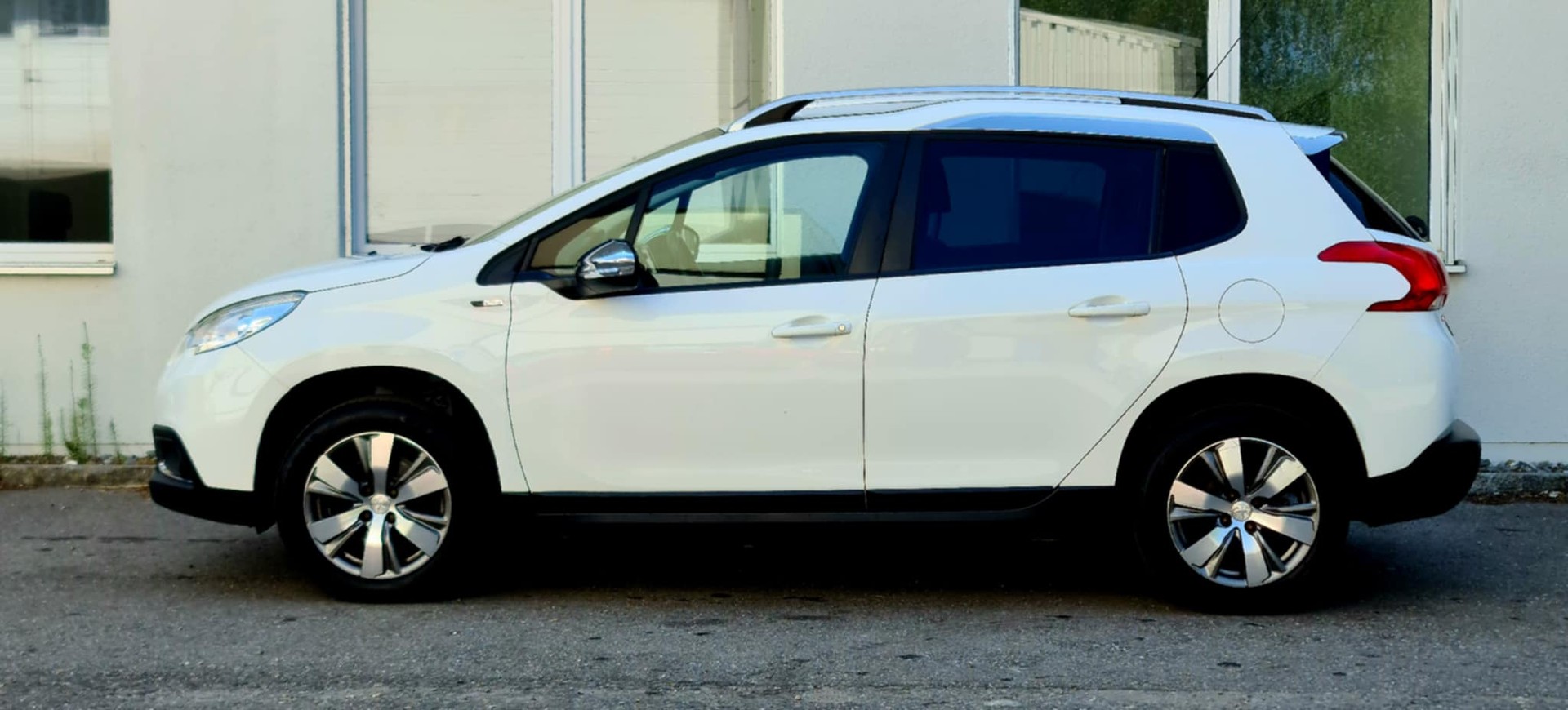PEUGEOT 2008 1.2 PureTech Active-image-4