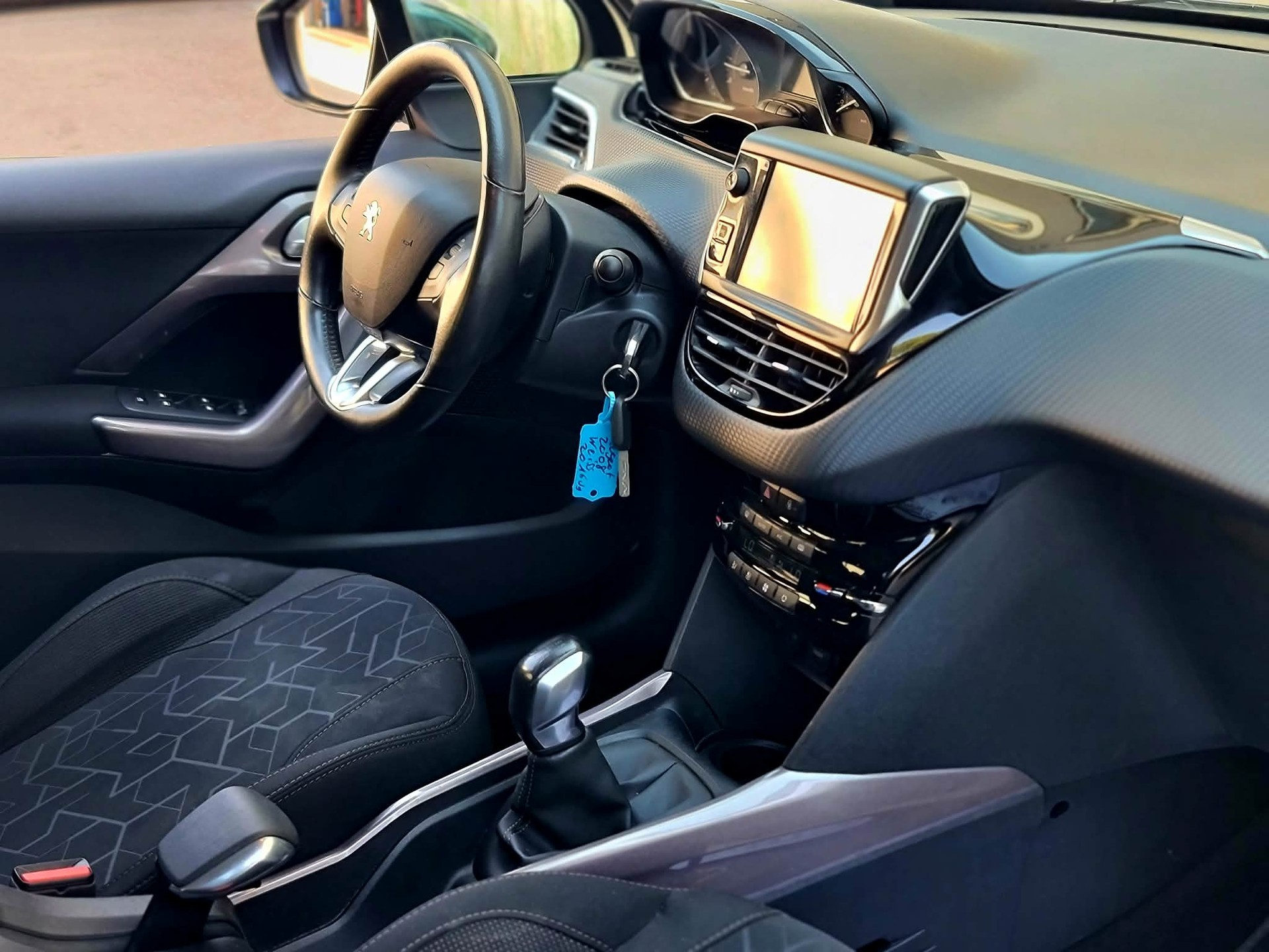 PEUGEOT 2008 1.2 PureTech Active-image-12