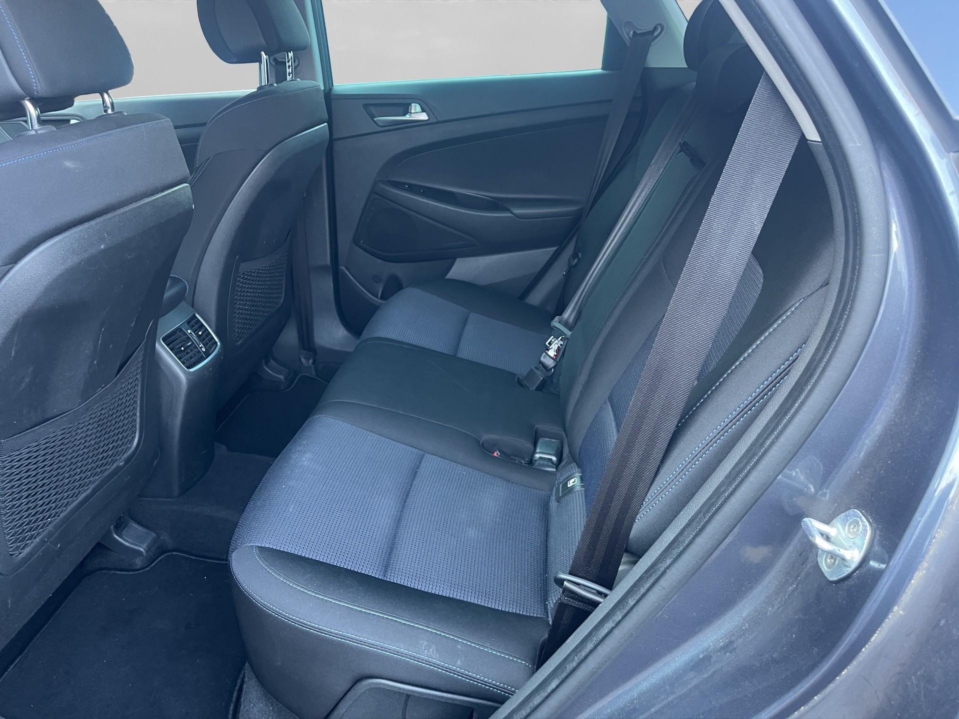 HYUNDAI Tucson 2.0 CRDI Launch Edition 4WD Automatic-image-6