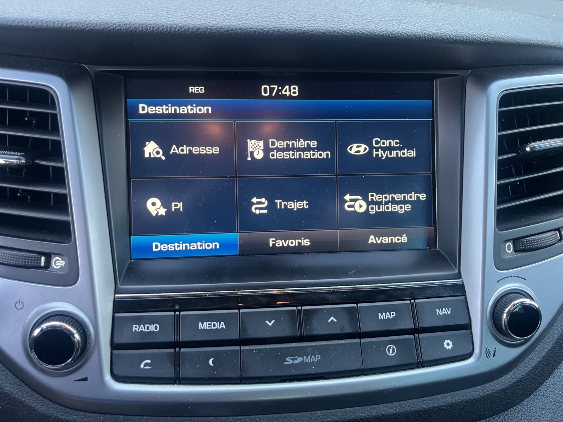 HYUNDAI Tucson 2.0 CRDI Launch Edition 4WD Automatic-image-12