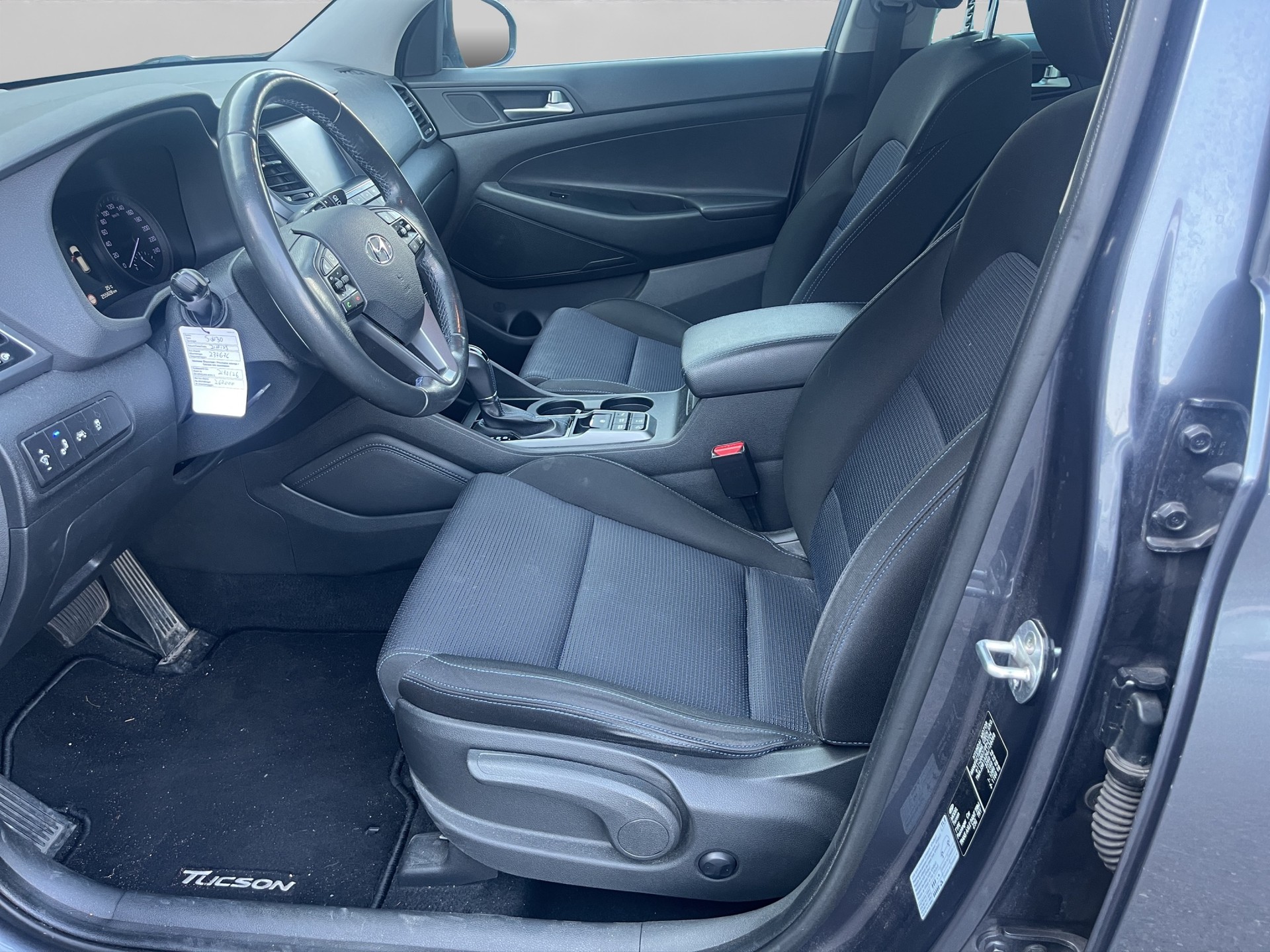 HYUNDAI Tucson 2.0 CRDI Launch Edition 4WD Automatic-image-7