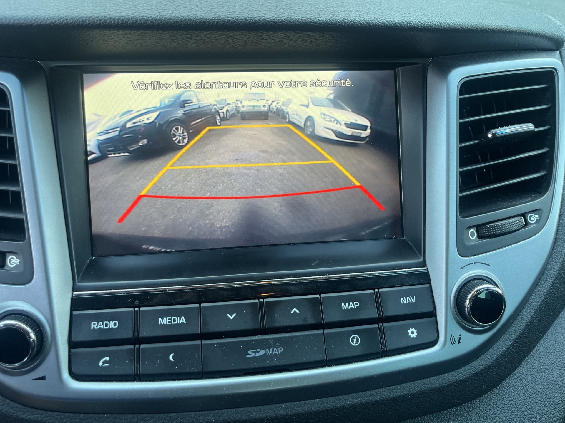 HYUNDAI Tucson 2.0 CRDI Launch Edition 4WD Automatic-image-11