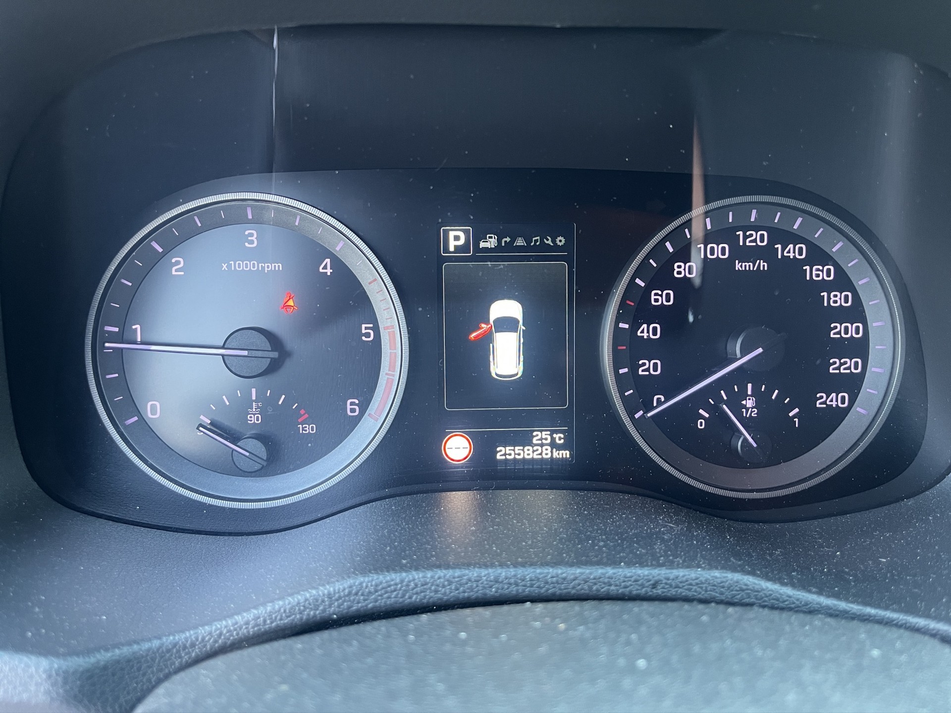 HYUNDAI Tucson 2.0 CRDI Launch Edition 4WD Automatic-image-9