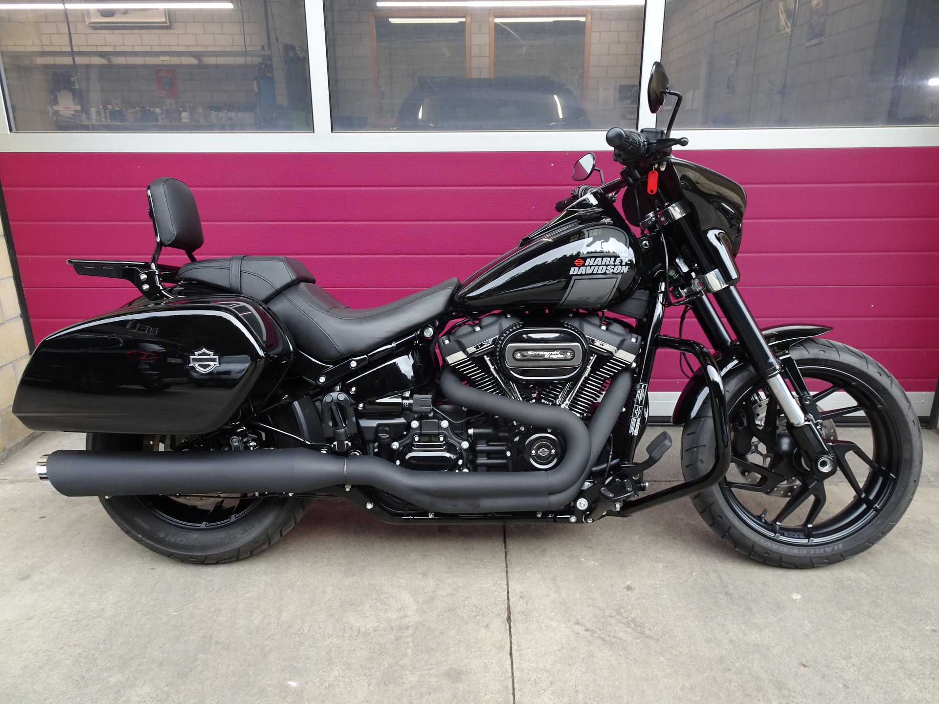 HARLEY-DAVIDSON FLSB Sport Glide 107