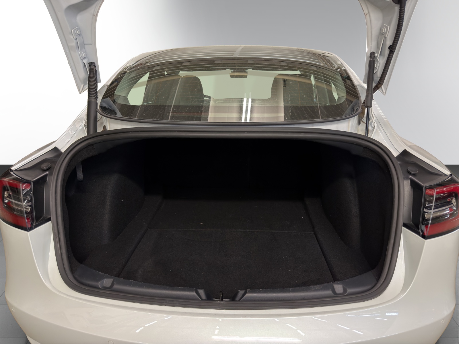 TESLA Model 3 Long Range Dual Motor AWD-image-5
