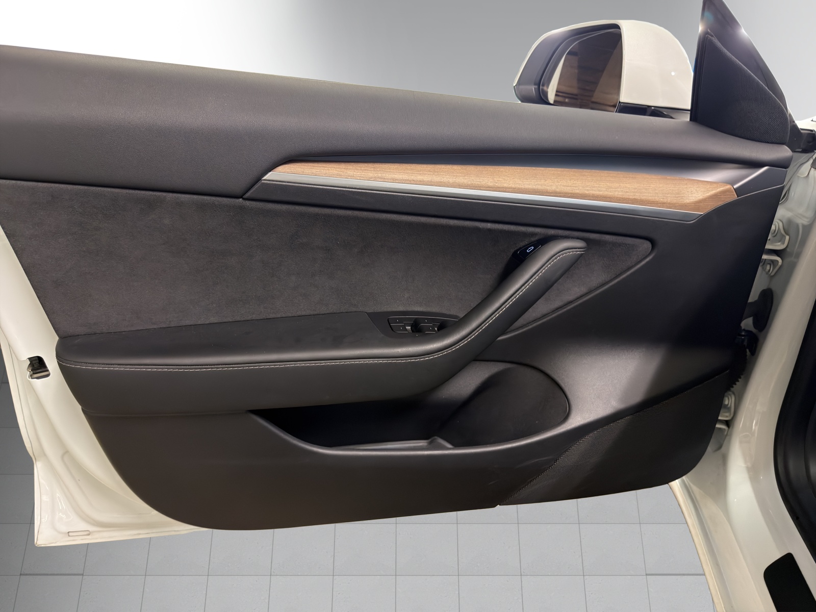 TESLA Model 3 Long Range Dual Motor AWD-image-7