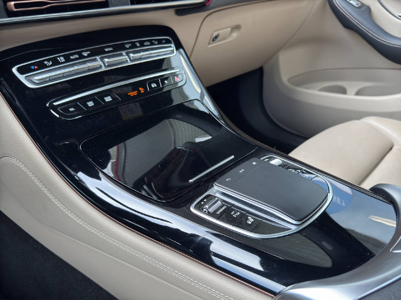 MERCEDES-BENZ EQC 400 4matic-image-8