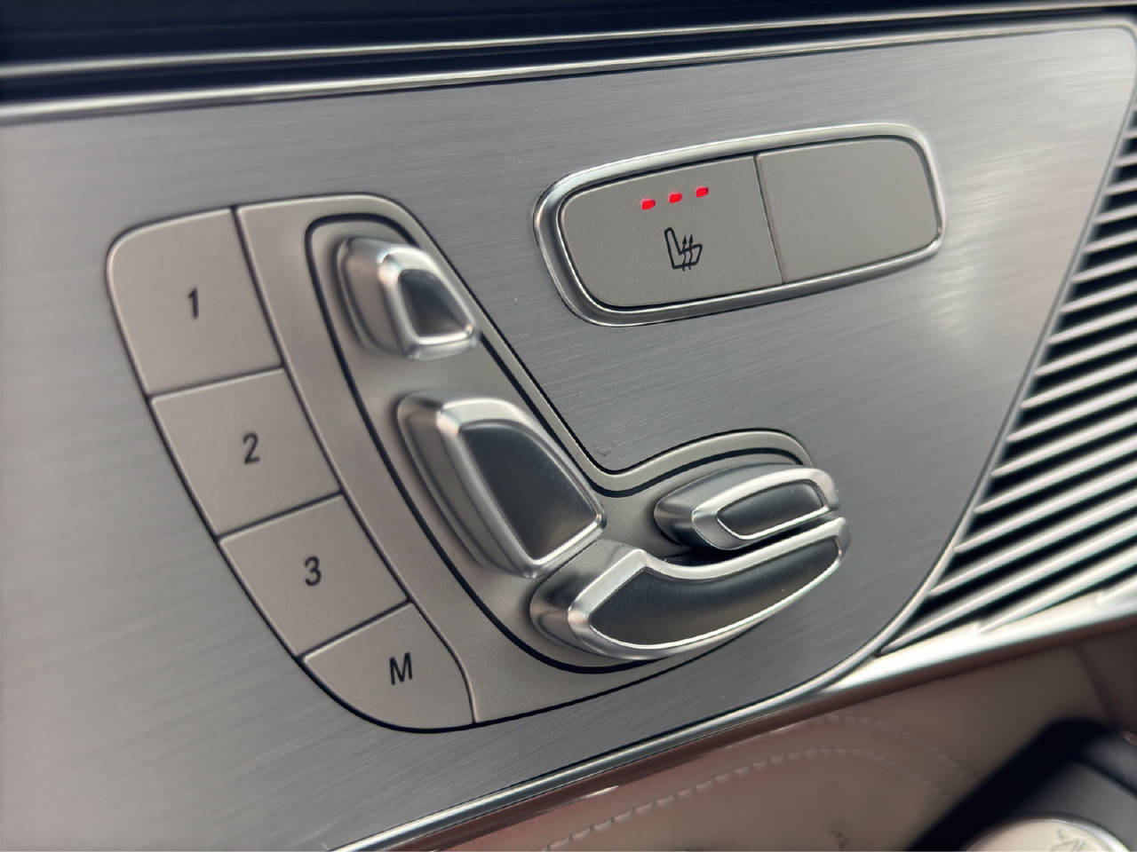 MERCEDES-BENZ EQC 400 4matic-image-15