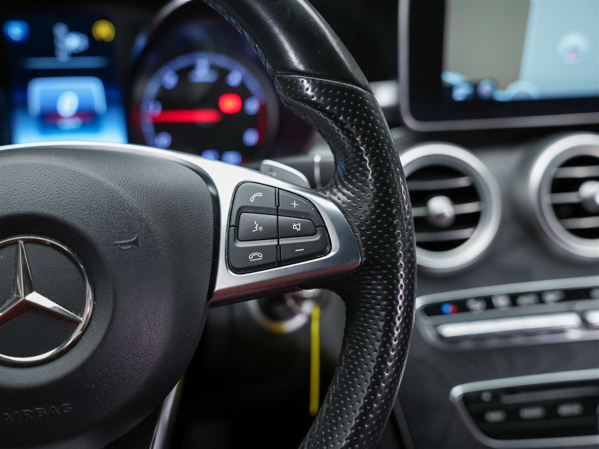 MERCEDES-BENZ C 220 d AMG Line 7G-Tronic *CH Auto*Burmester Soundsystem*-image-27