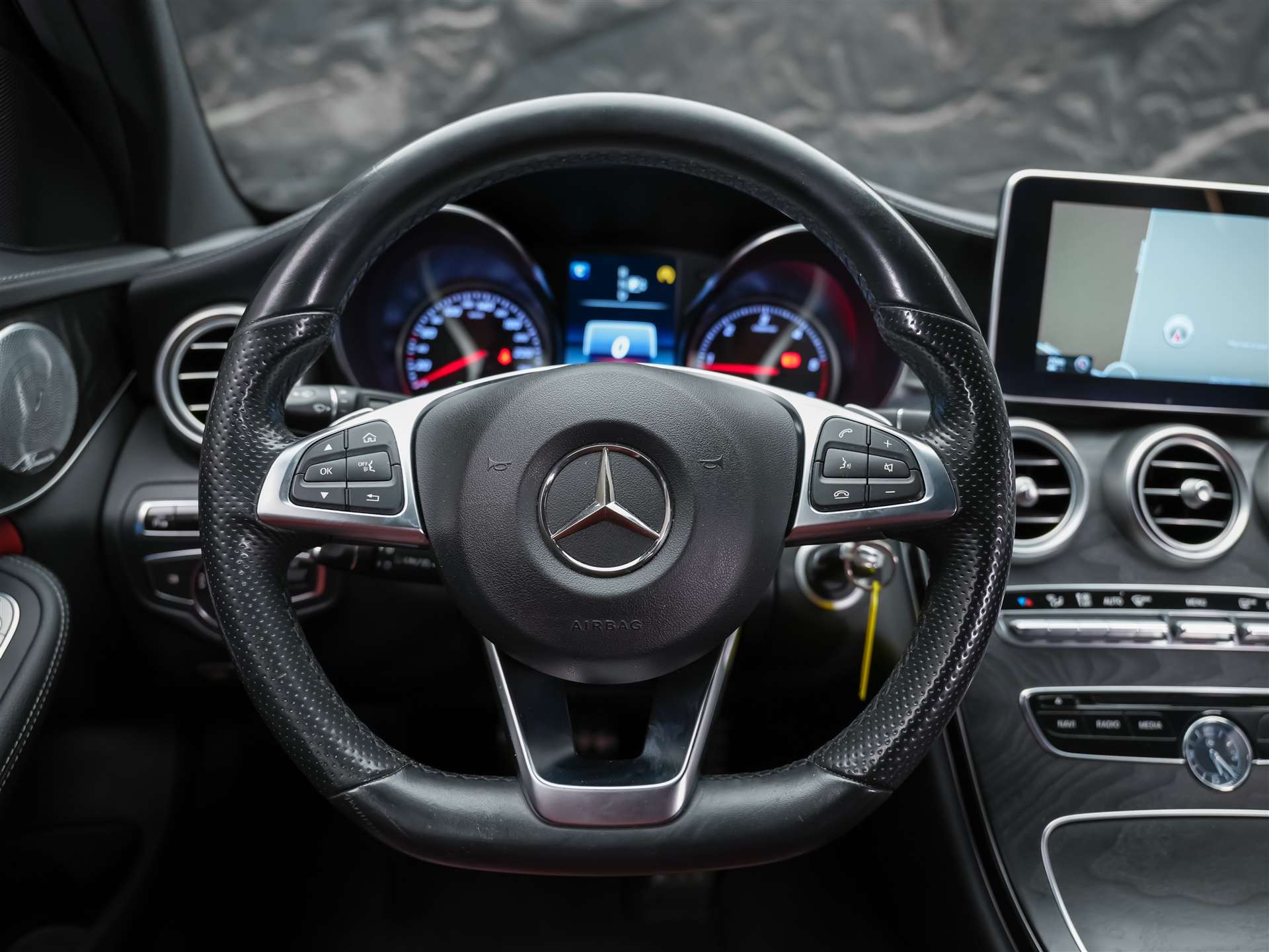 MERCEDES-BENZ C 220 d AMG Line 7G-Tronic *CH Auto*Burmester Soundsystem*-image-26