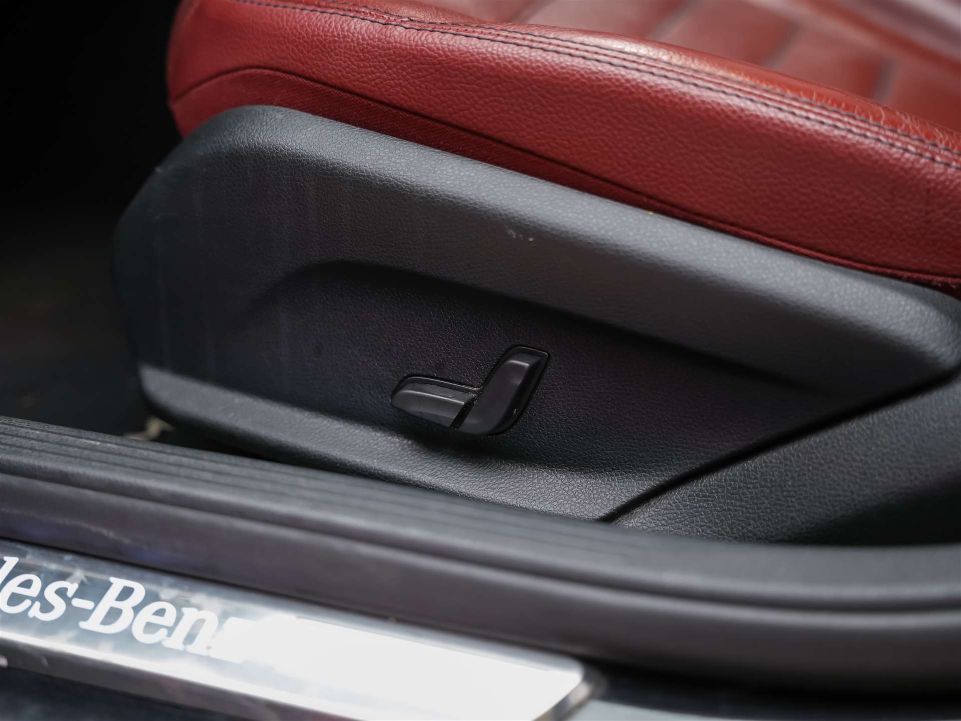 MERCEDES-BENZ C 220 d AMG Line 7G-Tronic *CH Auto*Burmester Soundsystem*-image-24