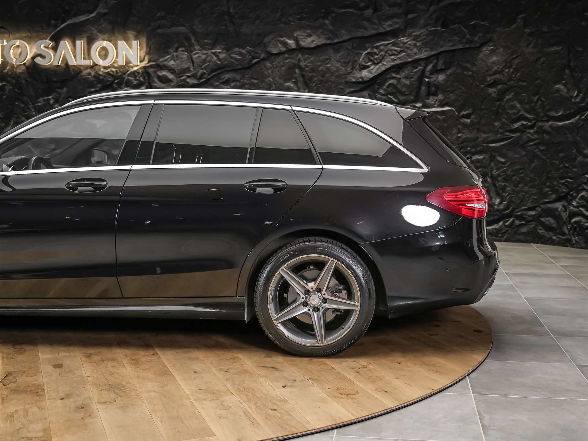 MERCEDES-BENZ C 220 d AMG Line 7G-Tronic *CH Auto*Burmester Soundsystem*-image-16