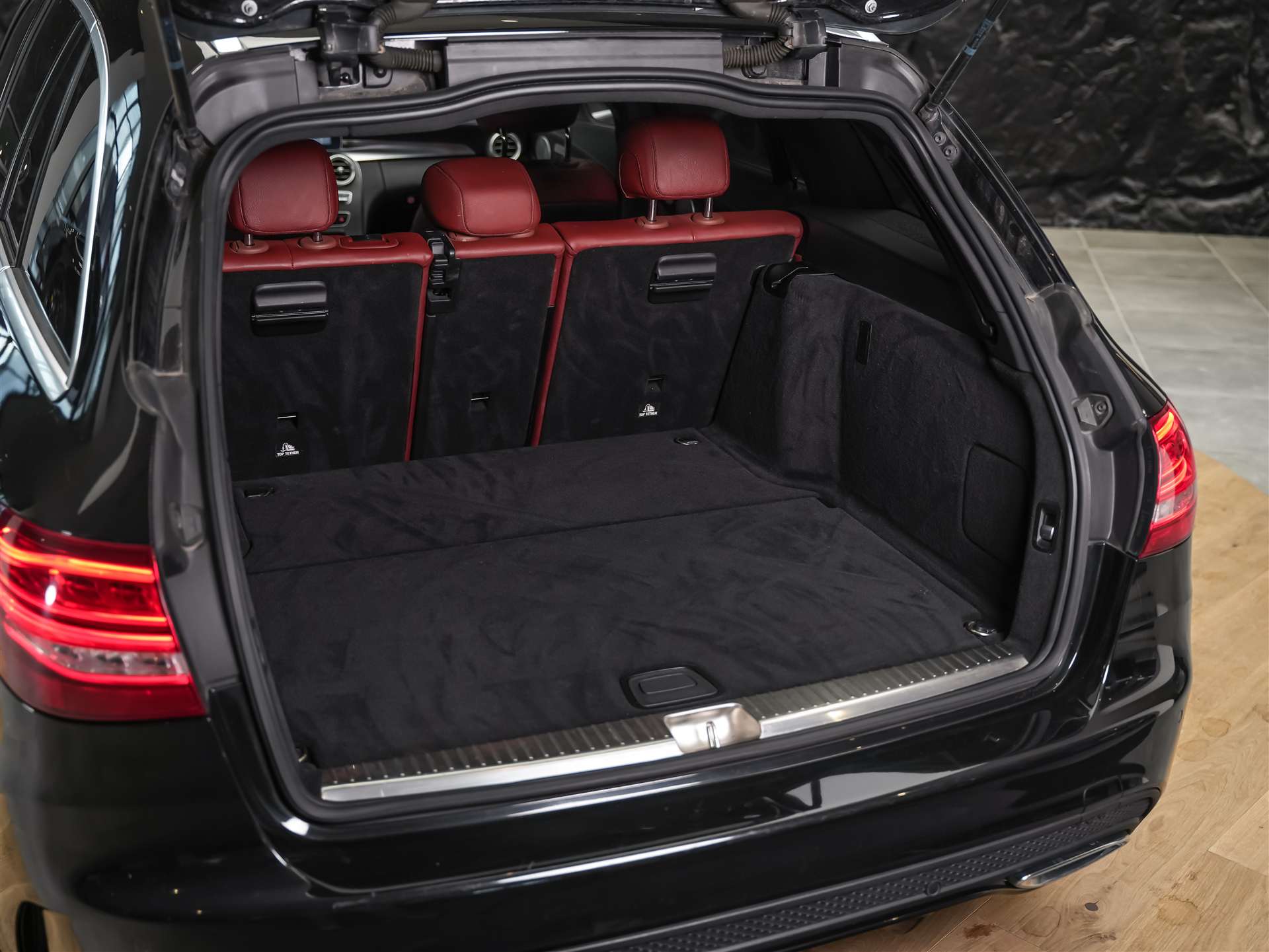 MERCEDES-BENZ C 220 d AMG Line 7G-Tronic *CH Auto*Burmester Soundsystem*-image-38