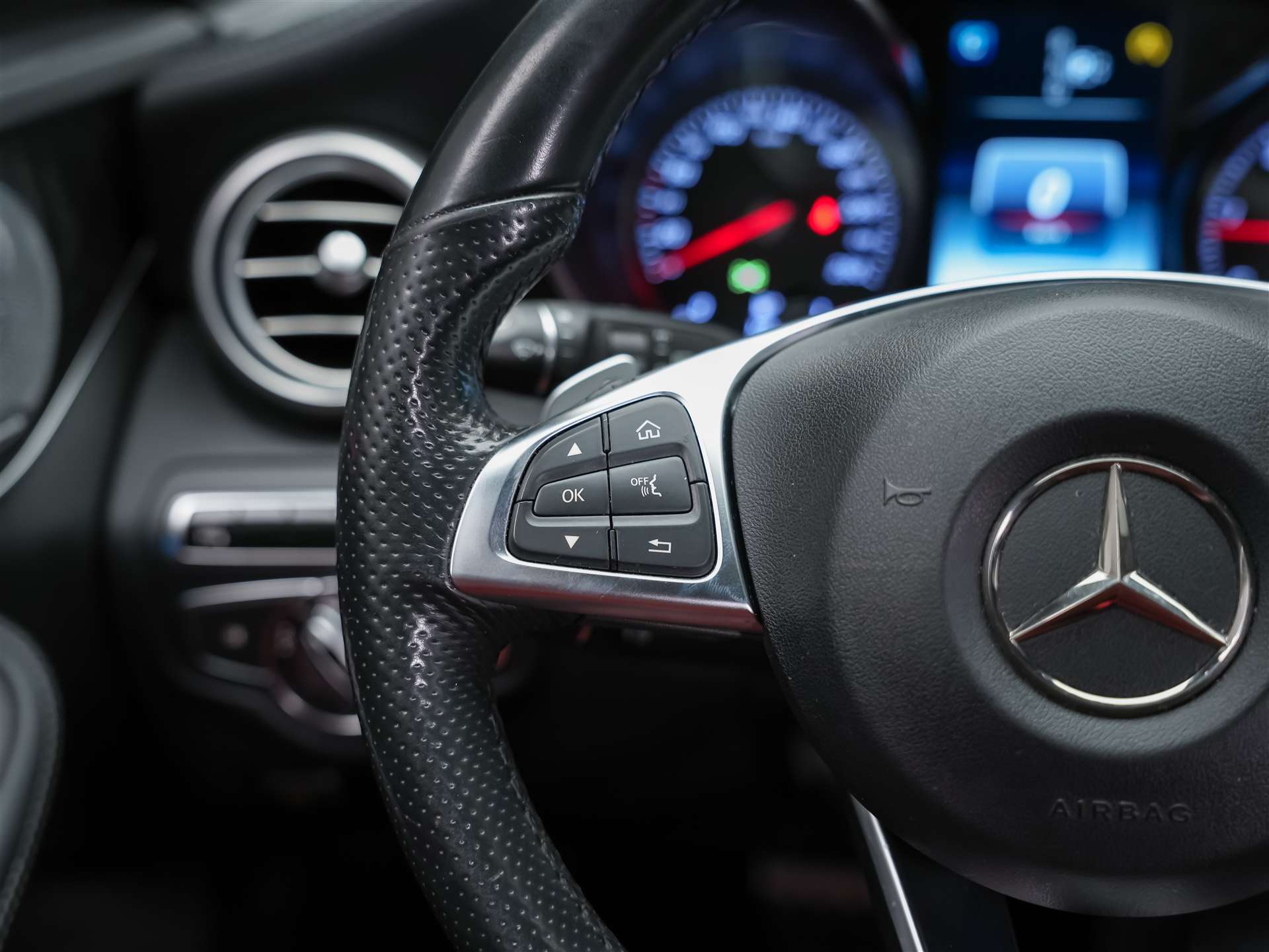 MERCEDES-BENZ C 220 d AMG Line 7G-Tronic *CH Auto*Burmester Soundsystem*-image-26