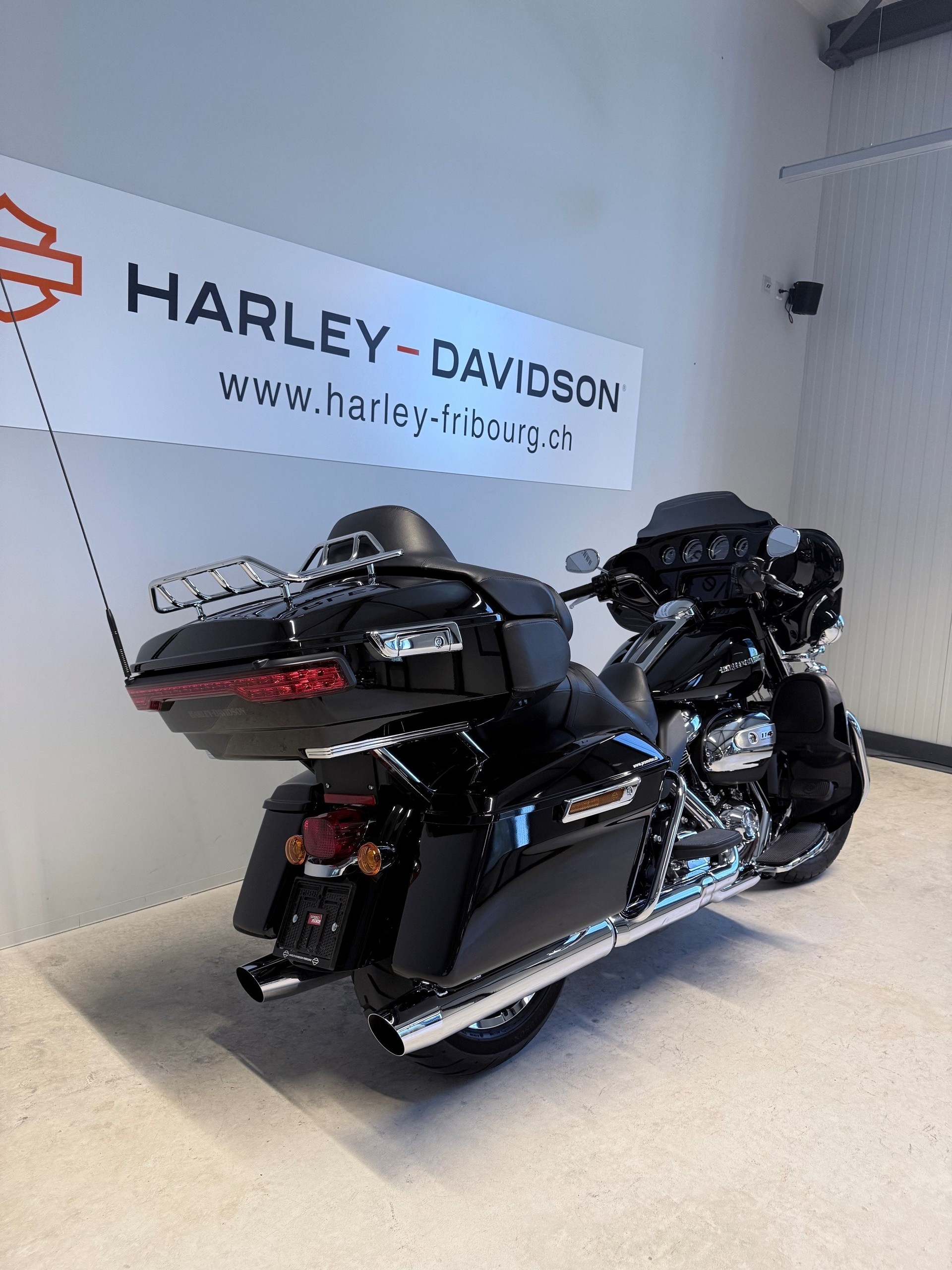 HARLEY-DAVIDSON FLHTK Electra Glide Ultra Limited 114-showroom-element-2