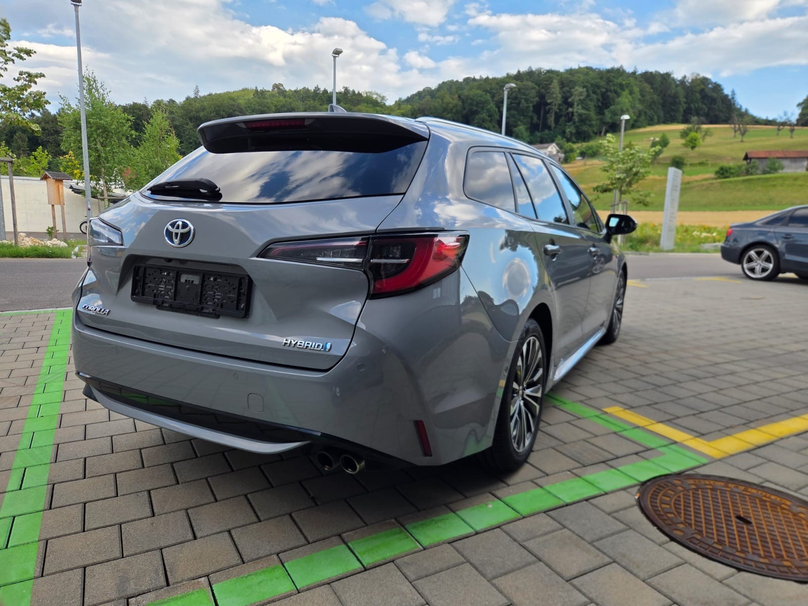 TOYOTA Corolla Touring Sports 2.0 HSD Trend e-CVT-image-4