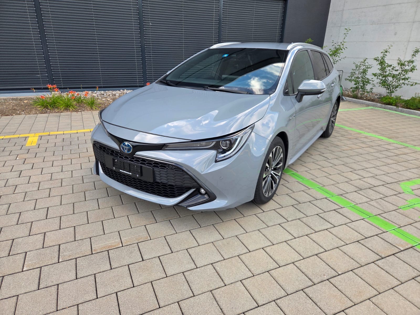TOYOTA Corolla Touring Sports 2.0 HSD Trend e-CVT-image-0