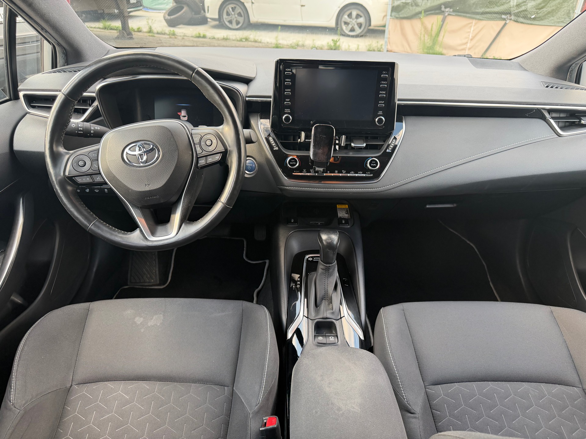 TOYOTA Corolla Touring Sports 2.0 HSD Trend e-CVT-image-8