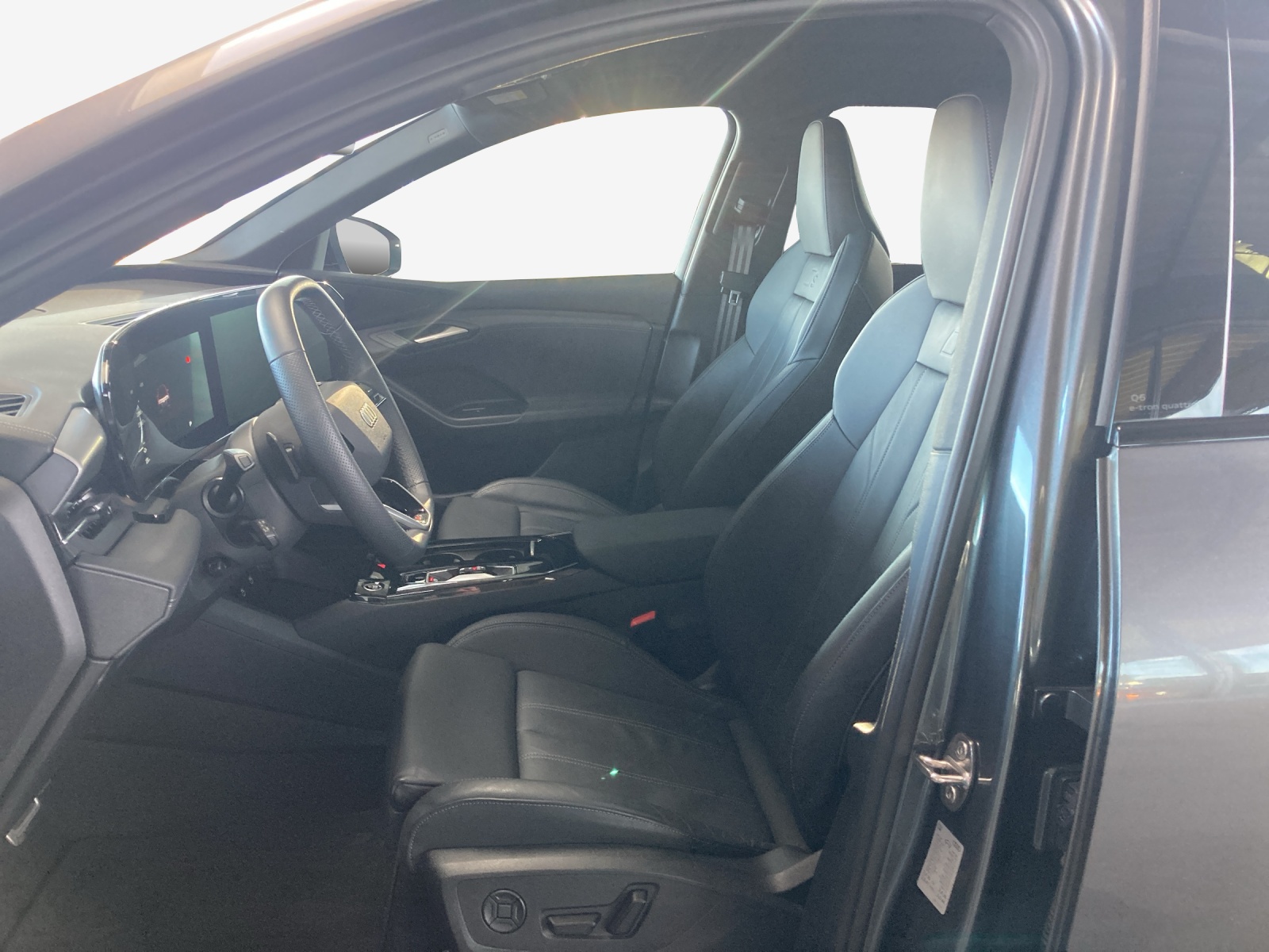 AUDI Q6 e-tron quattro-image-8