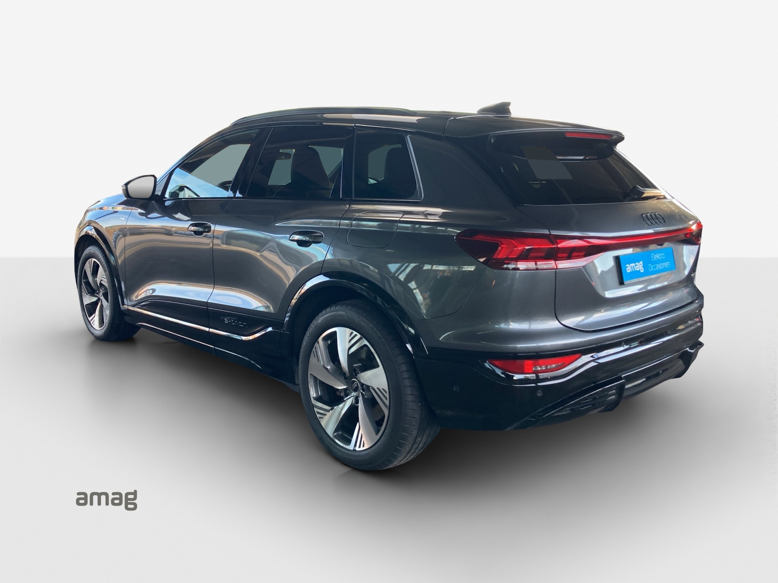 AUDI Q6 e-tron quattro-showroom-element-2