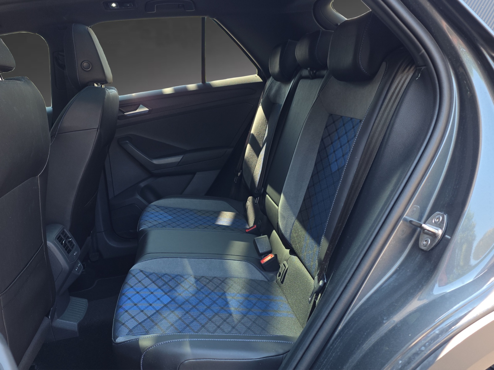VW T-Roc 2.0 TSI R 75 EditionDSG 4Motion-image-6