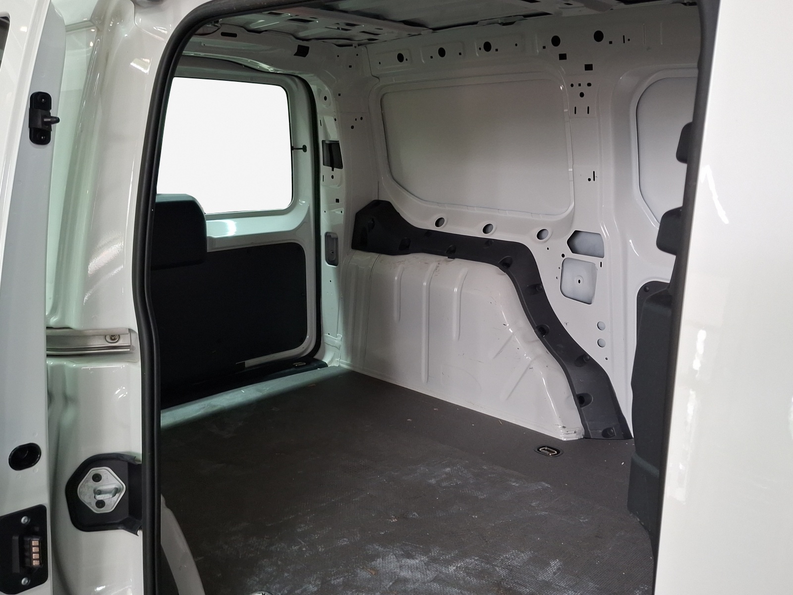 VW Caddy Cargo 2.0TDI Maxi 4Motion-image-11