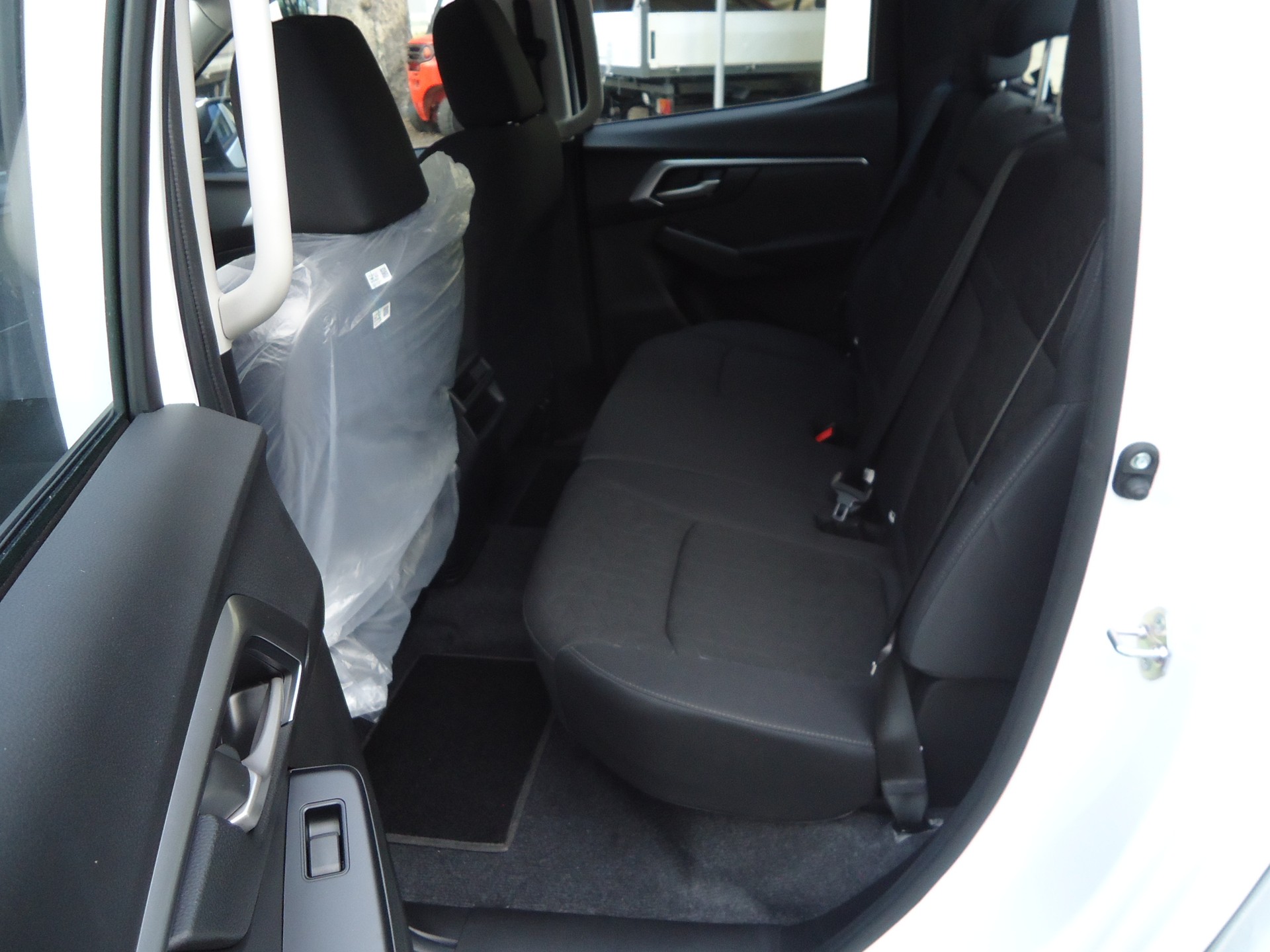 ISUZU D-MAX 1.9 Crew Cab N60 BB 4 x4-image-4