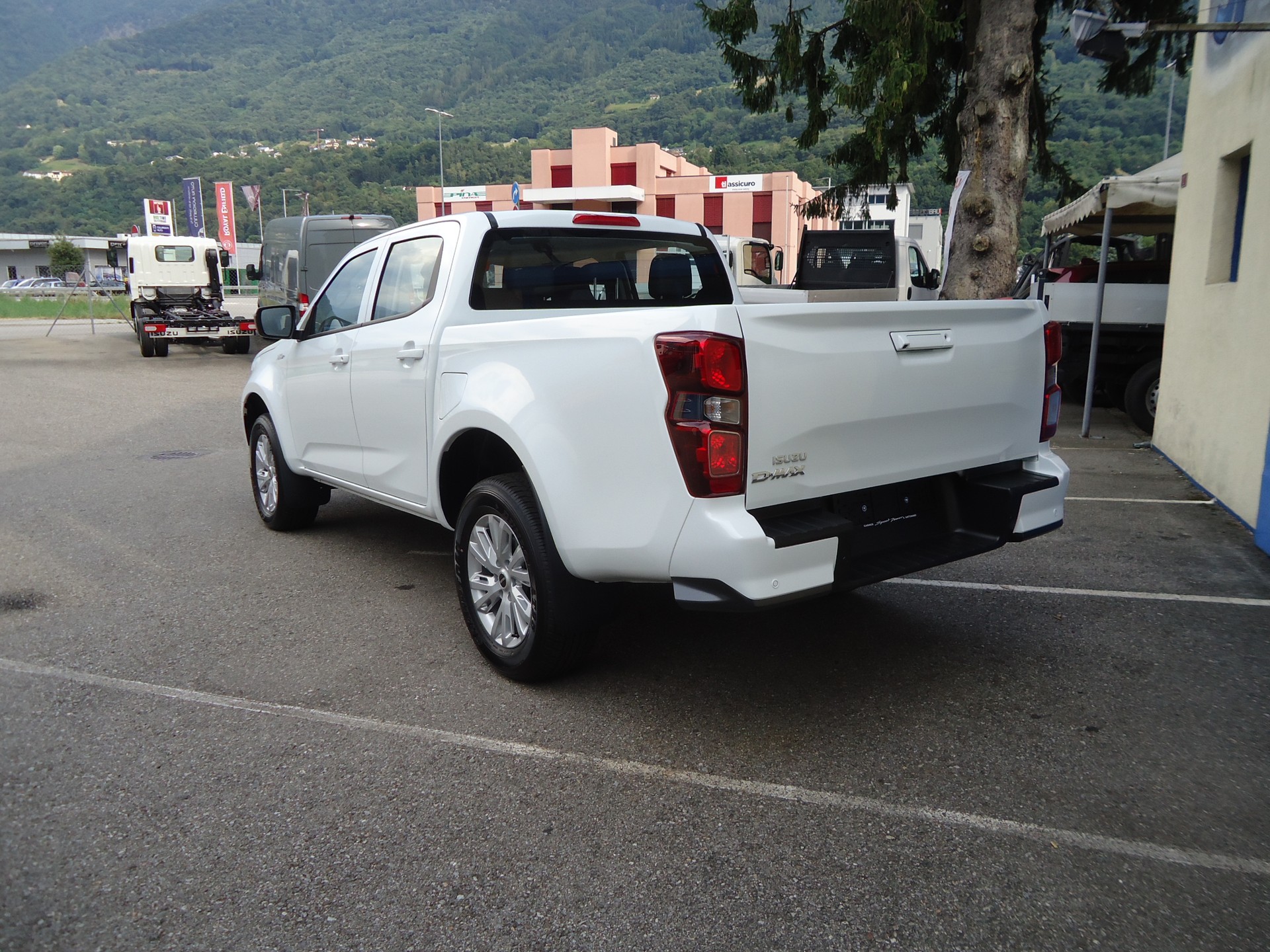 ISUZU D-MAX 1.9 Crew Cab N60 BB 4 x4-image-2